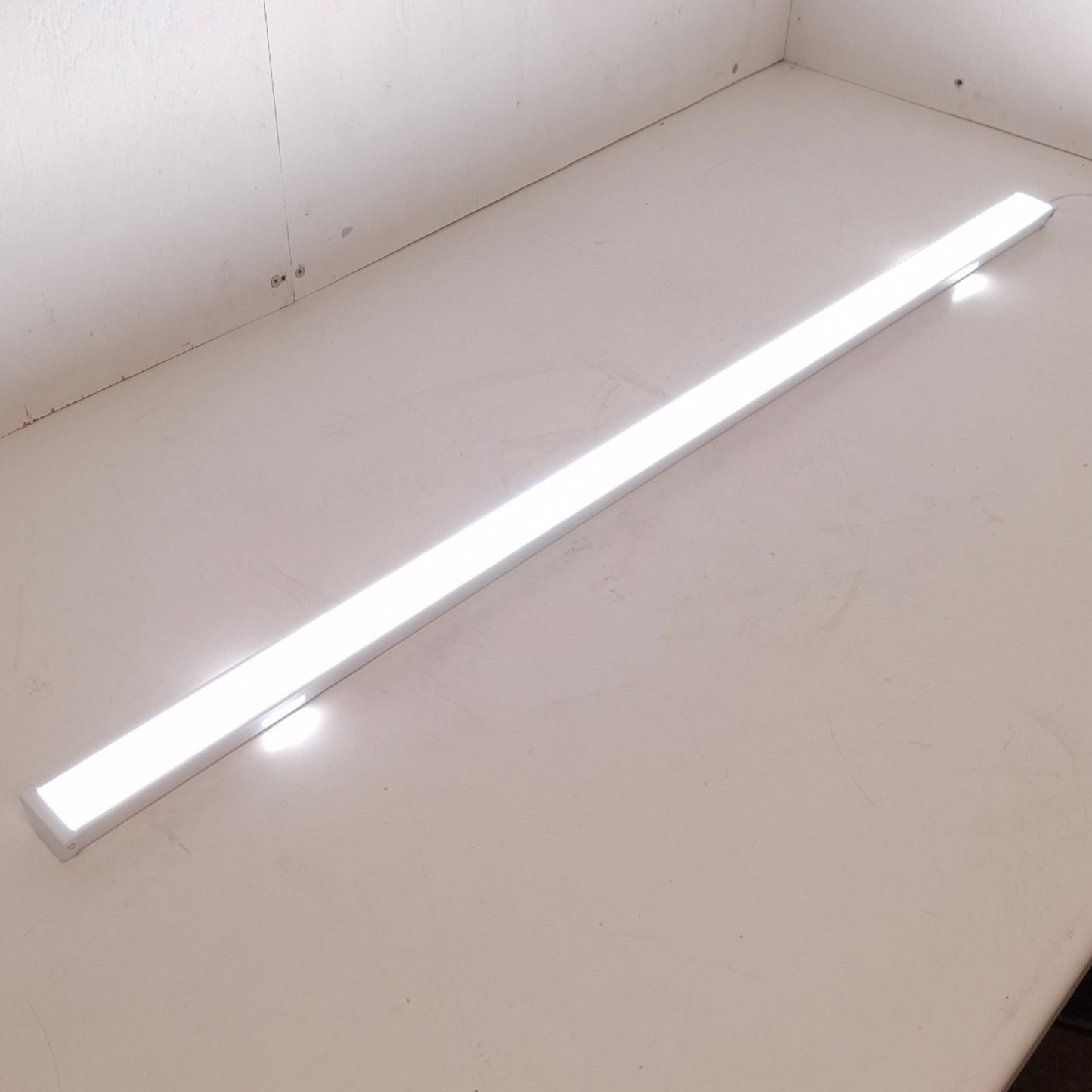 Used YRSL-5012150-013 LED Shop Light 120VAC Input, 5000k Color, 48in Length