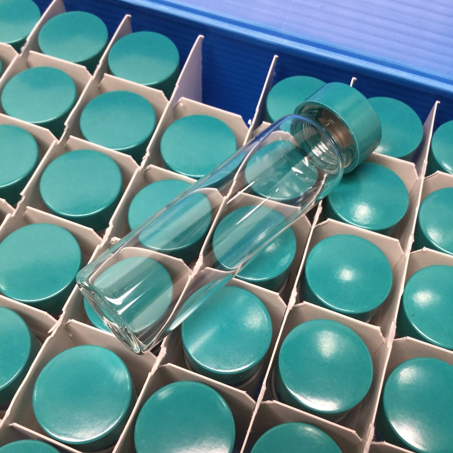 New Box of 72 Qorpak GLC-01021 Borosilicate Glass Vials, Clear w/Green Cap, 40mL