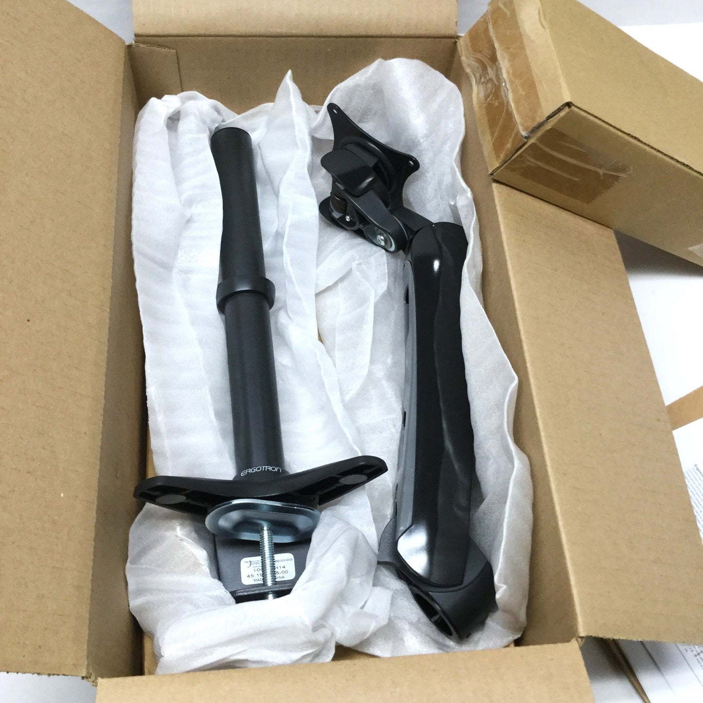 New Ergotron 45-179-195 LX LCD Monitor Arm, Desk Mount, 24" Reach, VESA 75/100mm