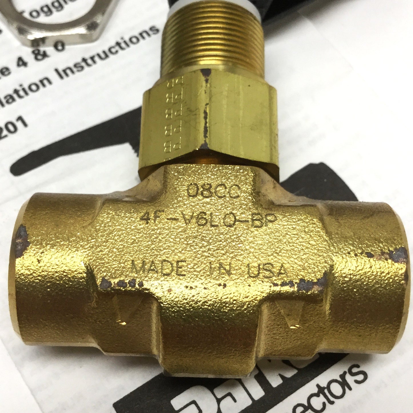 New Parker 4F-V6LQ-BP Inline Needle Toggle Valve, Brass, 1/4" NPT, PTFE Stem, 300psi