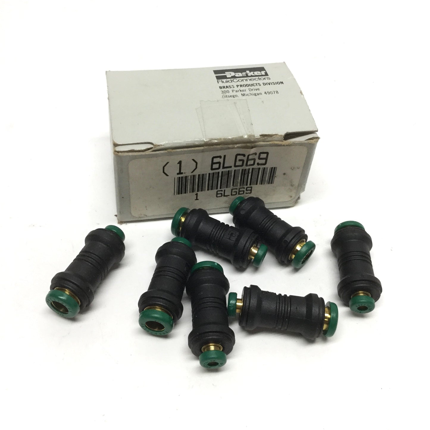 New – Open box Lot of 7 Parker 32PLP-4-2 Prestolok Unequal Union Fittings ⌀1/8" x ⌀1/4" Tube OD