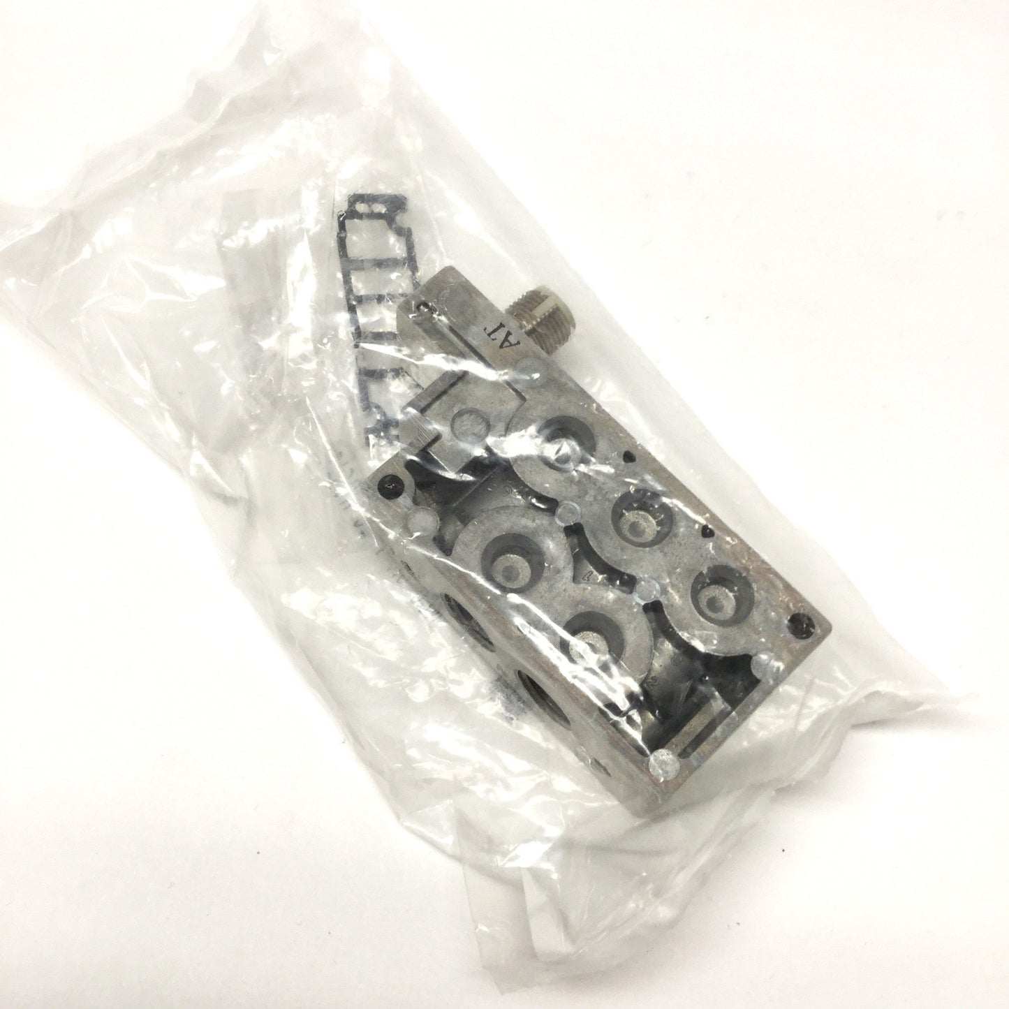 New SMC SY50M-27-1-WO-02N SY5000 Valve Sub-Plate Assembly, Side Ported, 1/4" NPT