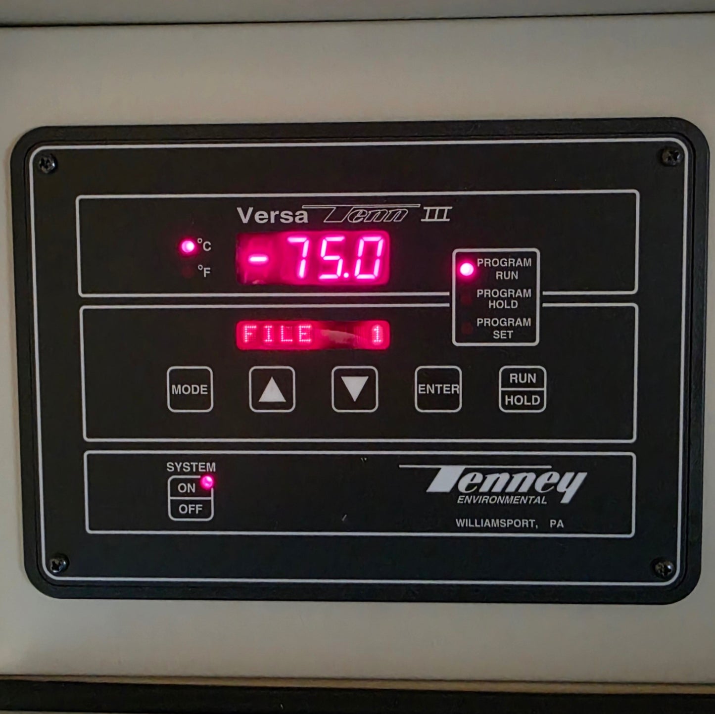 Used Tenney TUJR Junior Temperature Test Chamber 1CuFt, -75°C To 200°C, 115VAC 18A