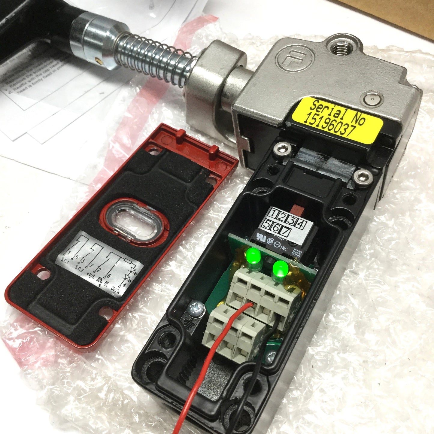 New – Open box Fortress MA2M6ST403 amGard Door Safety Interlock Switch 2NC-1NO 24V *Green LEDs*