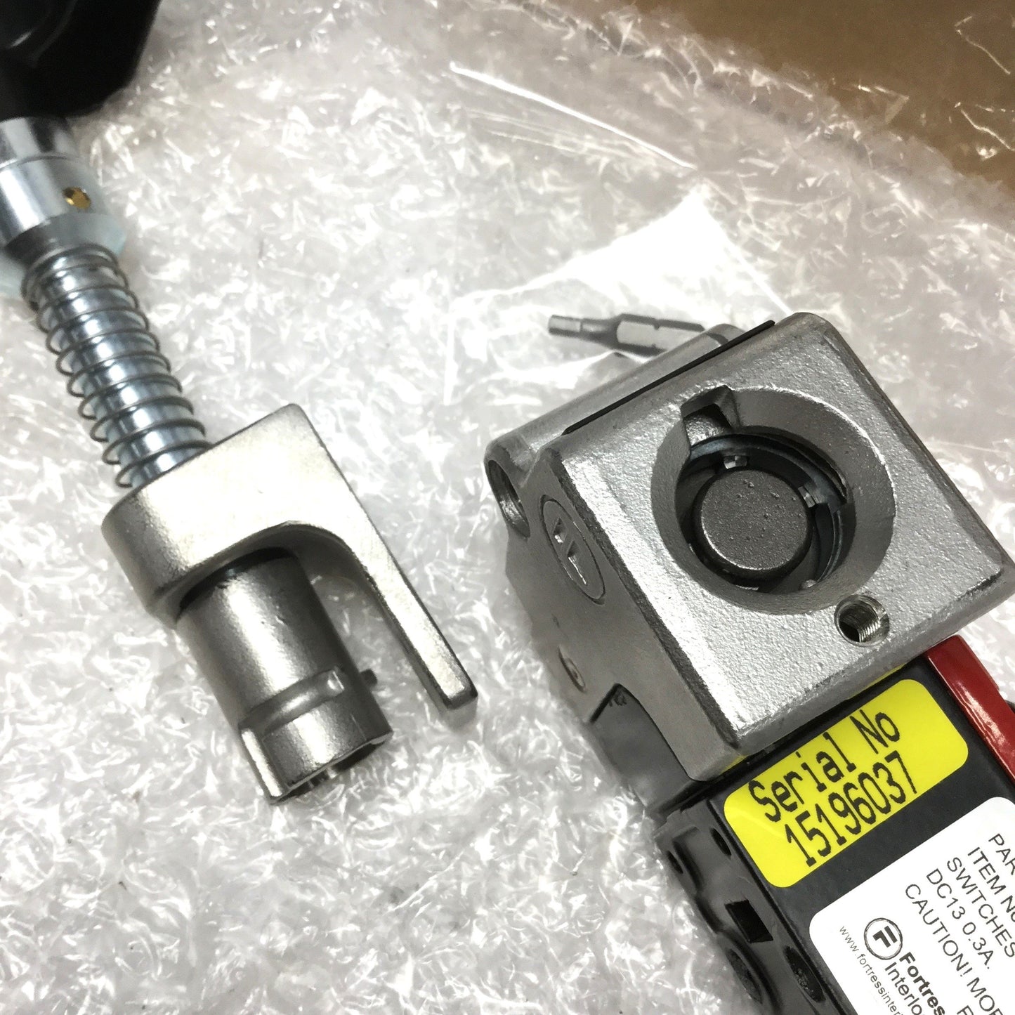 New – Open box Fortress MA2M6ST403 amGard Door Safety Interlock Switch 2NC-1NO 24V *Green LEDs*