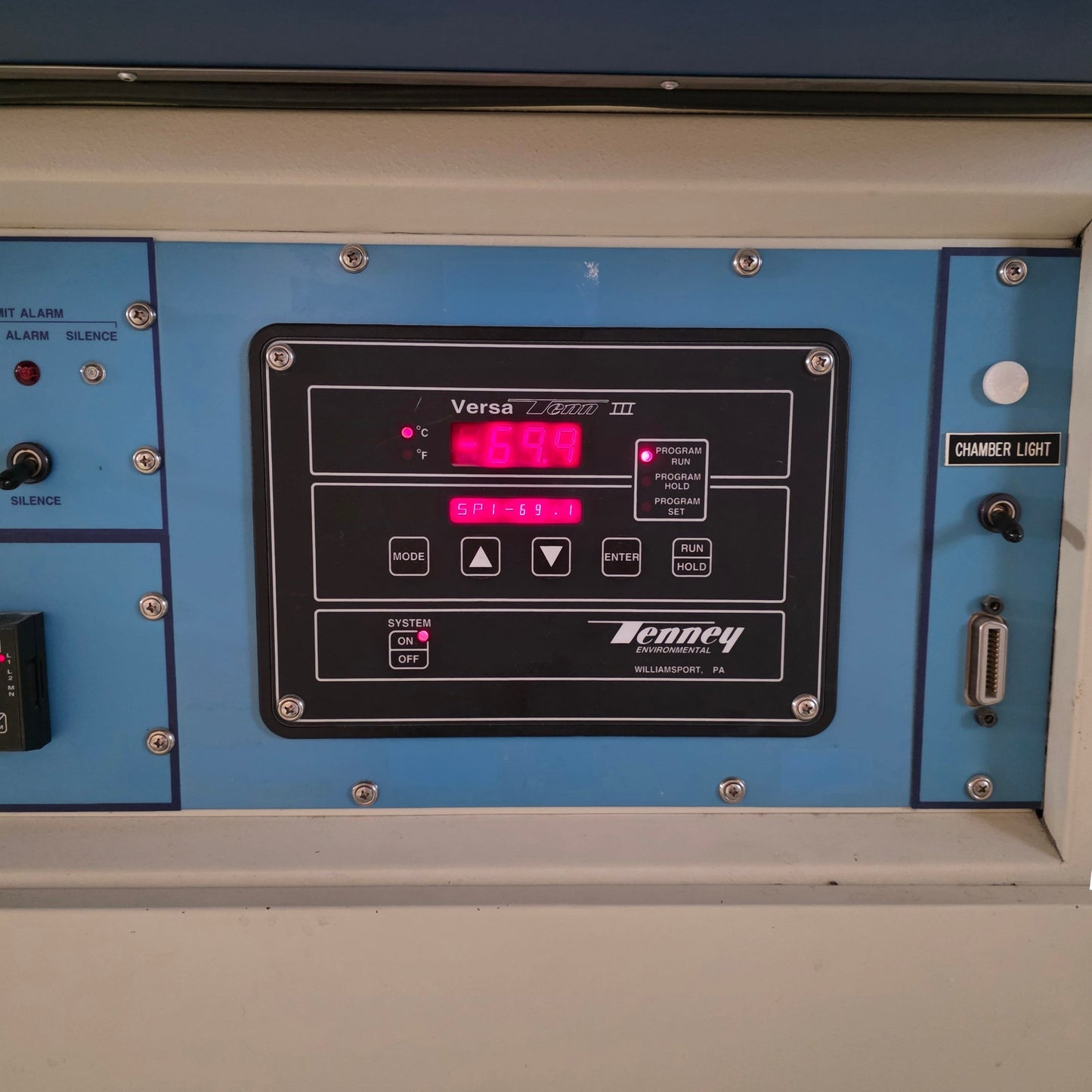 Used Tenney TUJR Junior Temperature Test Chamber 1CuFt, -70°C To 200°C, 115VAC 18A