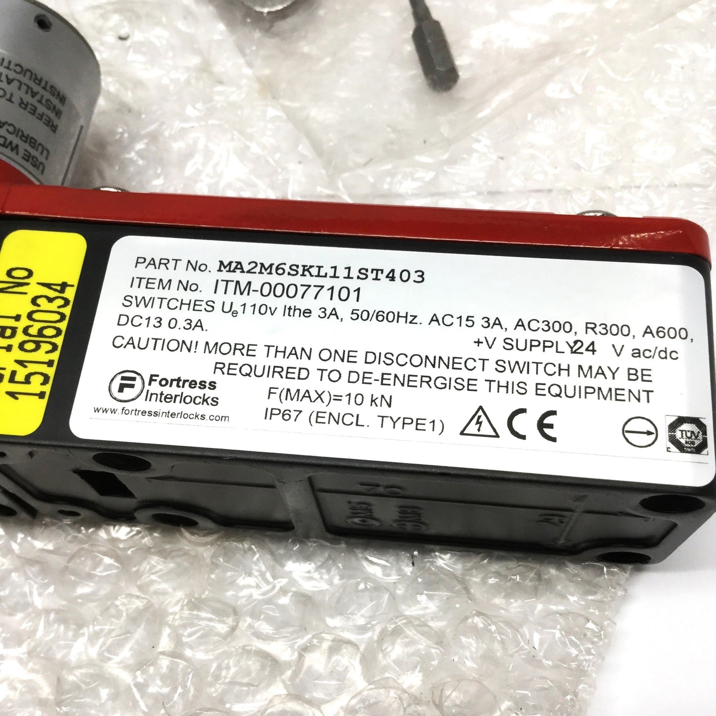 New – Open box Fortress MA2M6SKL11ST403 Safety Keyed Interlock Switch 2NC-1NO 24V *Green LEDs*