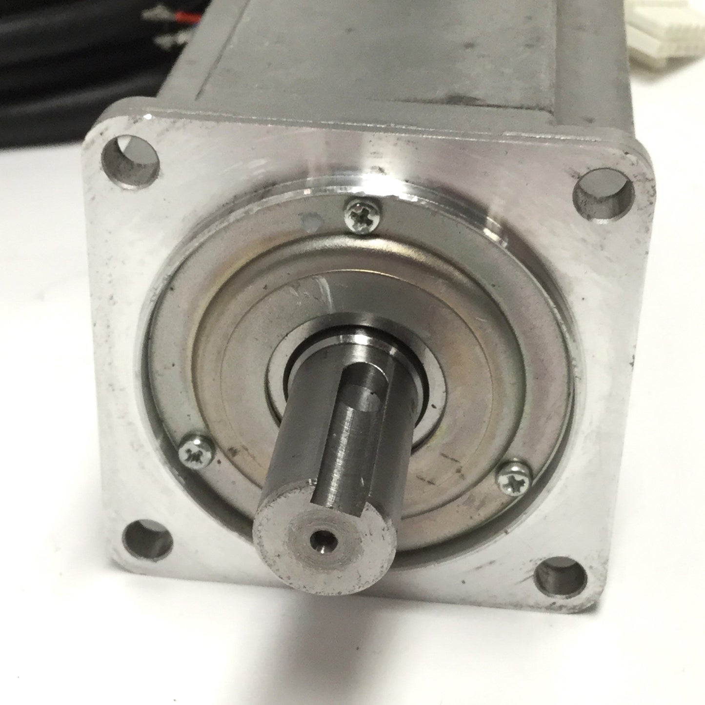 Used Omron Yaskawa SJME-04AMB41-OY Junma Servo Motor, 200VAC, 400W, 3000RPM, 60mm
