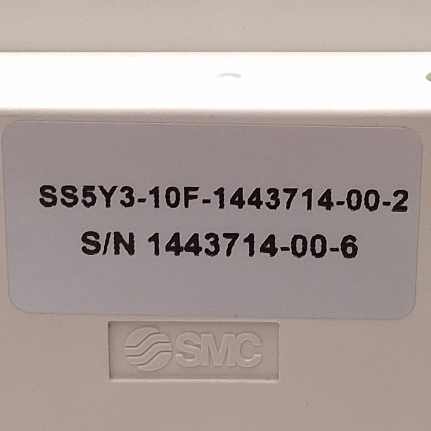 Used SMC SS5Y3-10F1-04D-N3D Manifold Base, 4-Station, ø5/32 One-Touch, DB25, DIN Rail