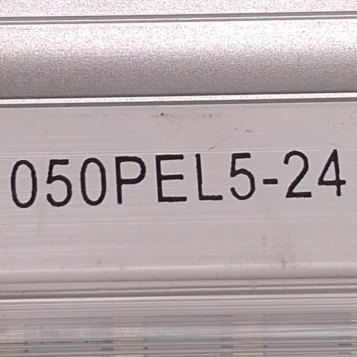 Used ELFIN 050PEL5-24 Linear LED Lamp with Connector 24VAC/DC, 598mm Length, 950lm