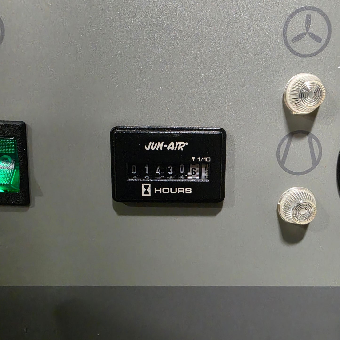 Used JUN-AIR OF302-4M Oiless Rocking Piston Compressor 0.6Hp, 120psi, 4 Liter, 120VAC