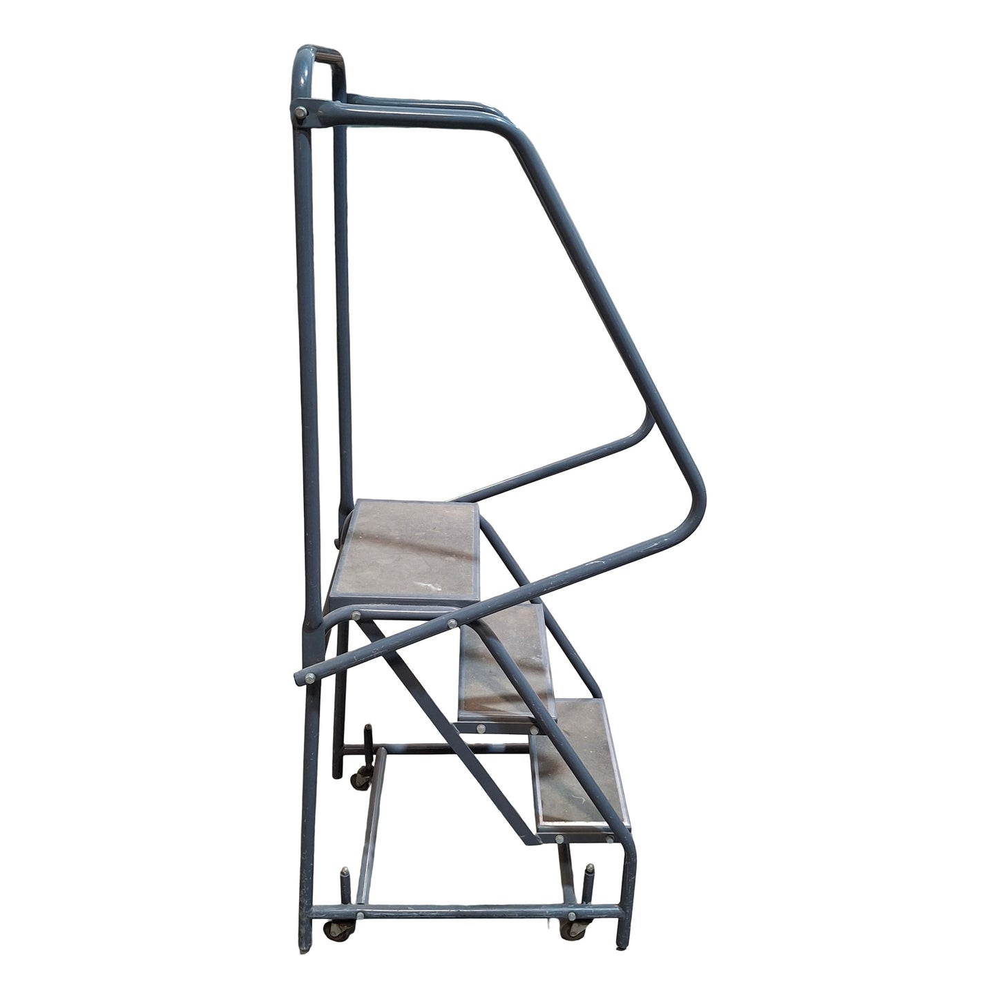 Used Ballymore Steel Safety Ladder, 3-Steps, 16.25in L x 7in W Steps, 10in W Top Step