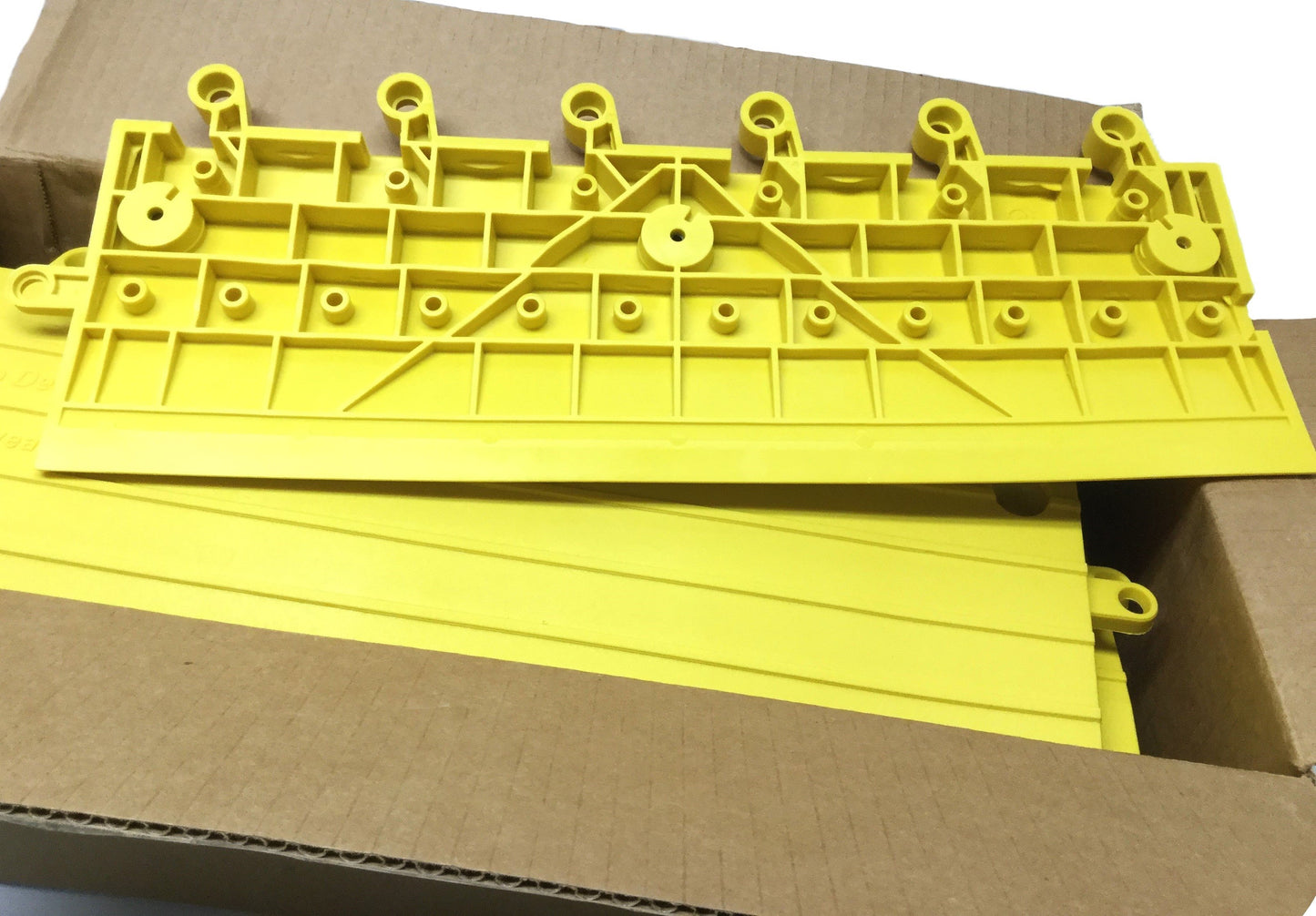 New – Open box Box of 10 Wearwell 560.78x6x18YL ErgoDeck Transition Ramp Edge, Yellow 7/8x6x18"