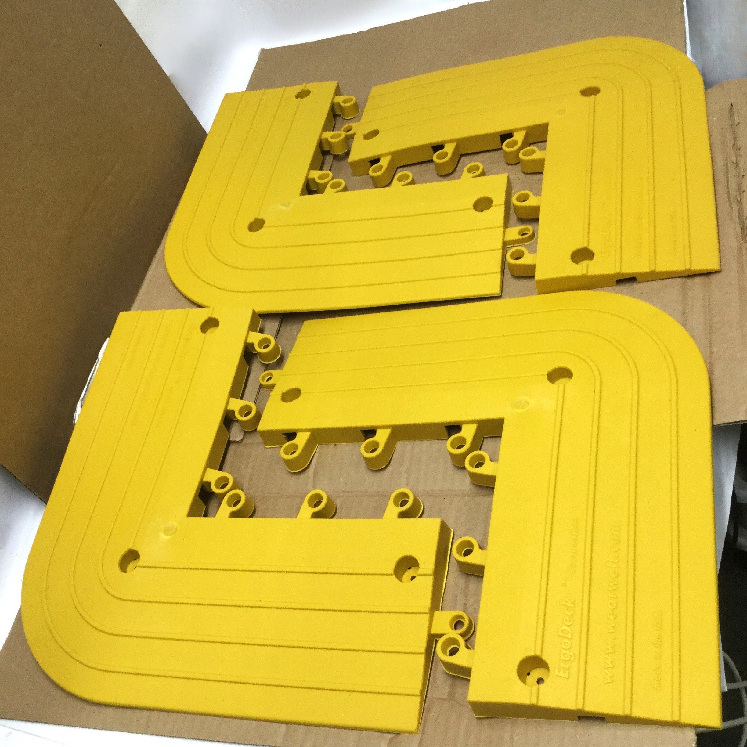 Box of 4 Uline H-9392 ErgoDeck Corner Ramp Edge, Yellow PVC, 7/8