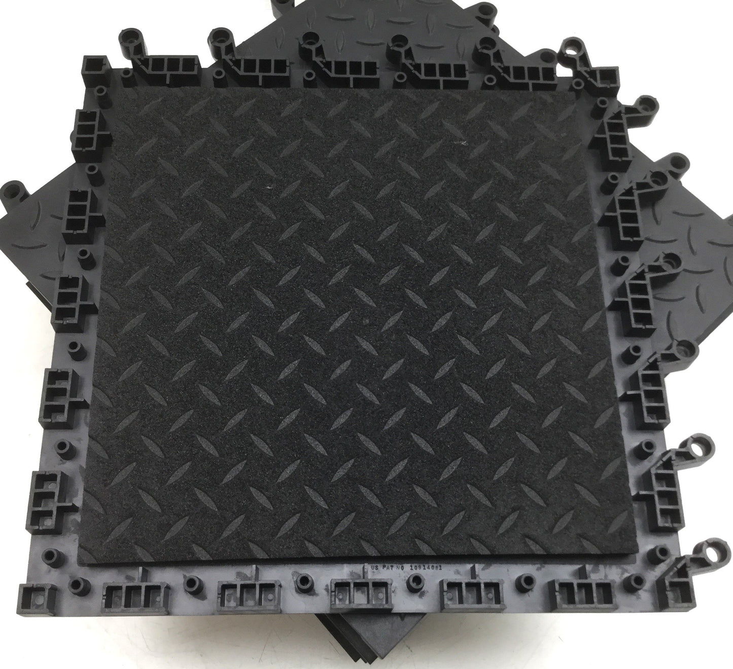 New – Open box Lot of 10 Wearwell 599.78x18x18BK ErgoDeck MAX Diamond-Plate Mat Tiles 18" x 18"
