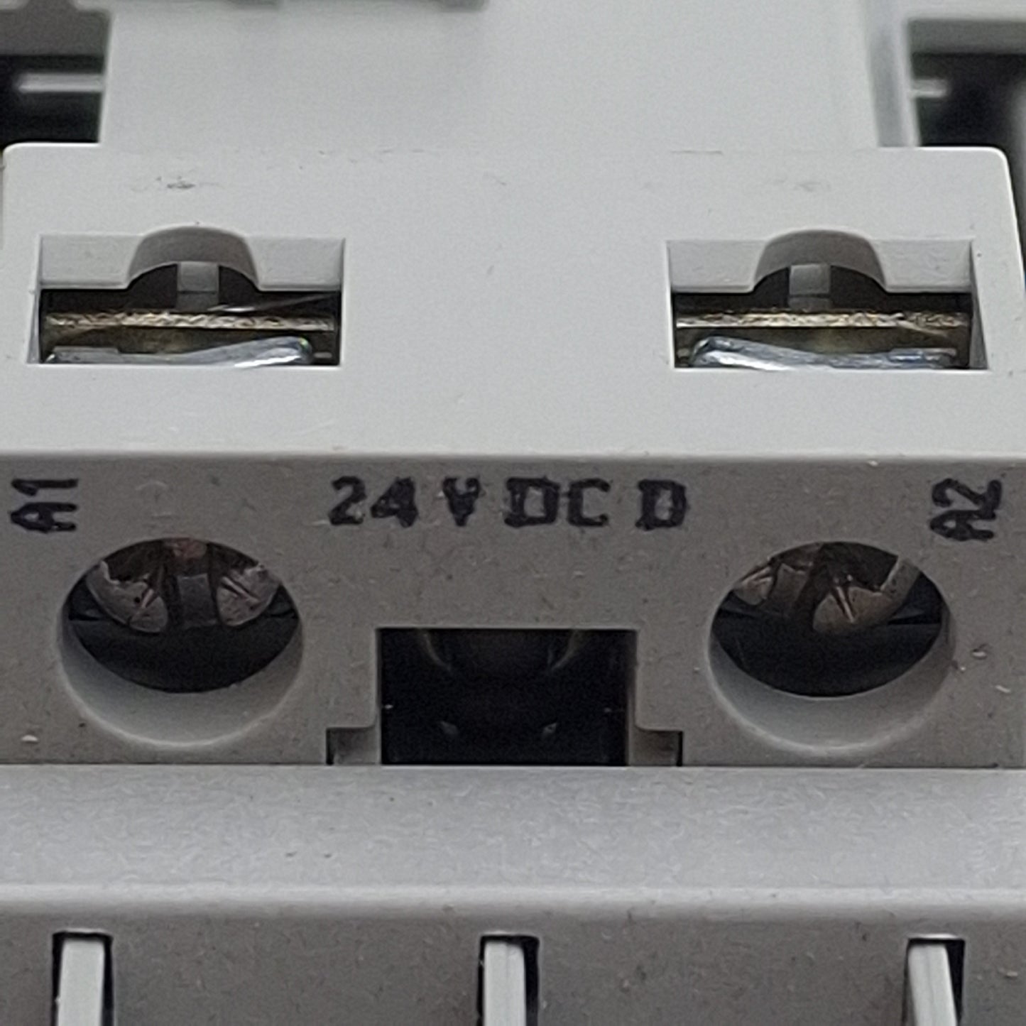 Used Allen Bradley 100-C16DEJ10 Ser B Contactor, 3-Pole 1N.O., 16A 600VAC, 24VDC Coil
