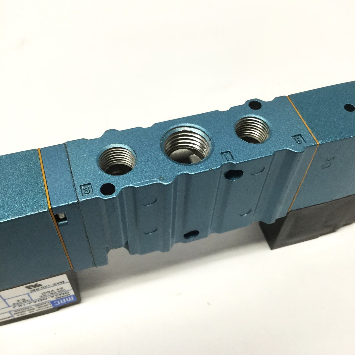 Used MAC 421A-BOA-DM-DDAJ-1KJ Double Solenoid Valve 5-Port 2-Pos, 24VDC, 1/4" NPT