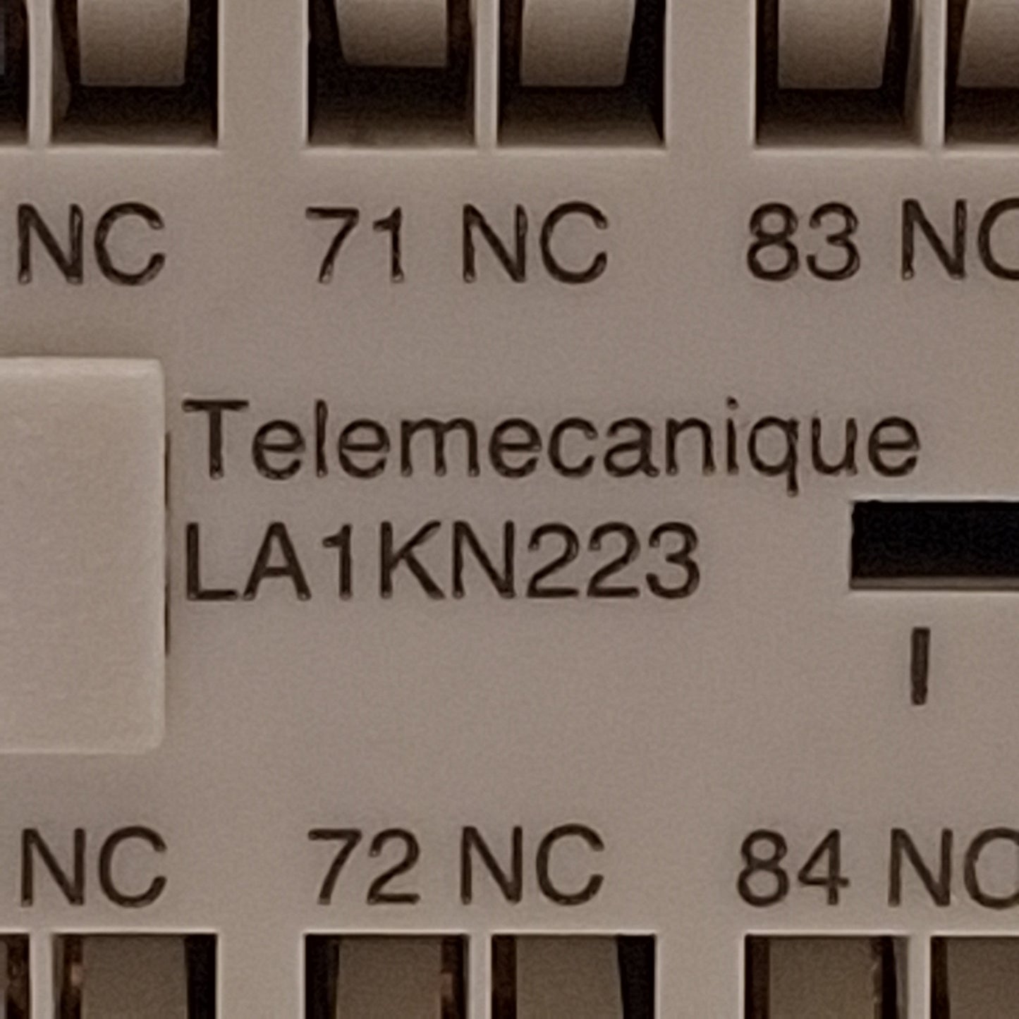 Used Schneider CA3KN403BD LA1KN223 Contactor 4NO, 2NO+2NC Aux, 10A 600VAC, 24VDC Coil