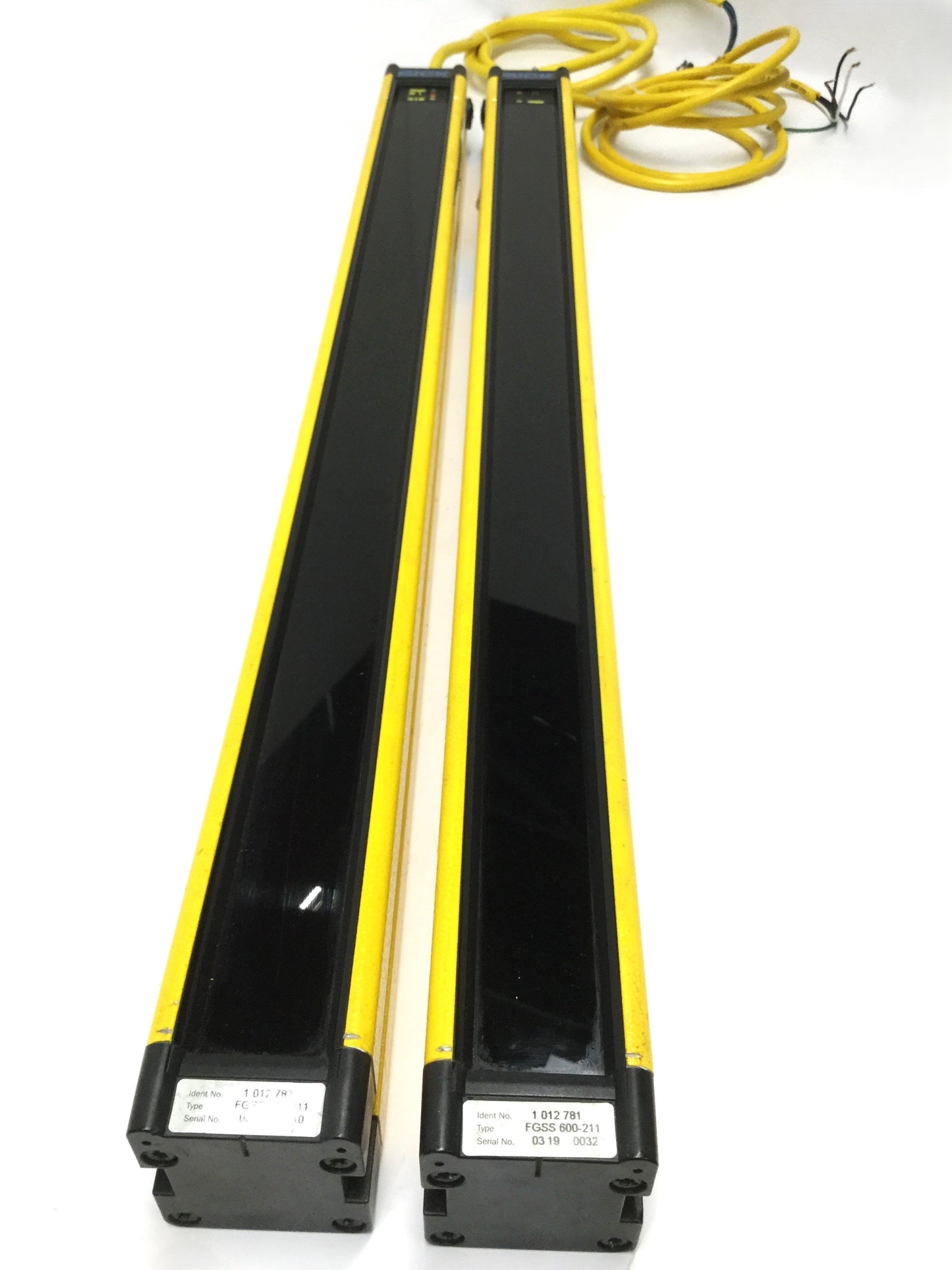 Used SICK FGS 600-211 Safety Light Curtain Sender & Receiver 600mm x 30mm, 24VDC