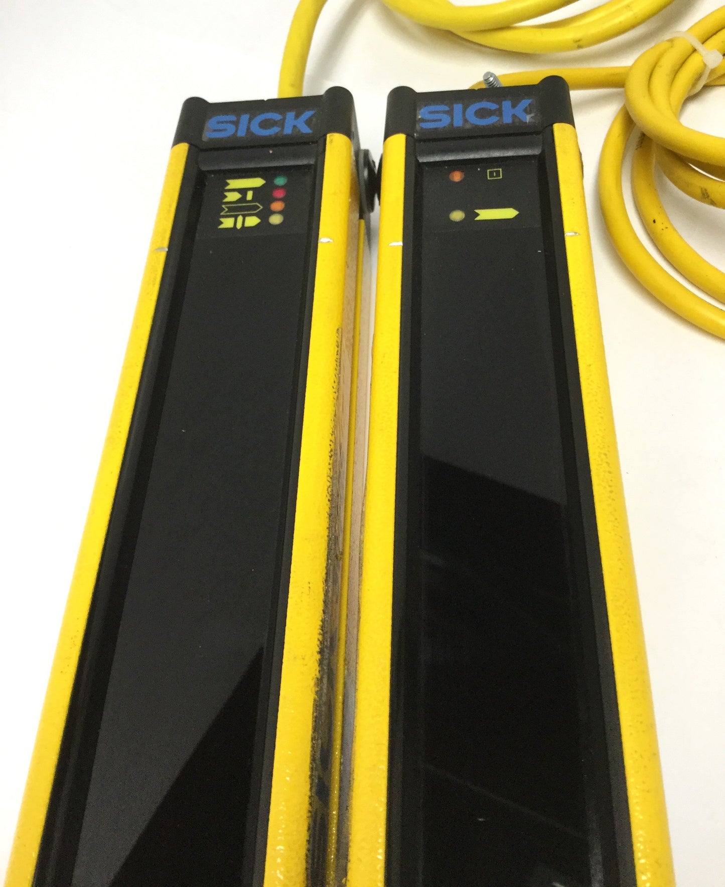 Used SICK FGS 600-211 Safety Light Curtain Sender & Receiver 600mm x 30mm, 24VDC