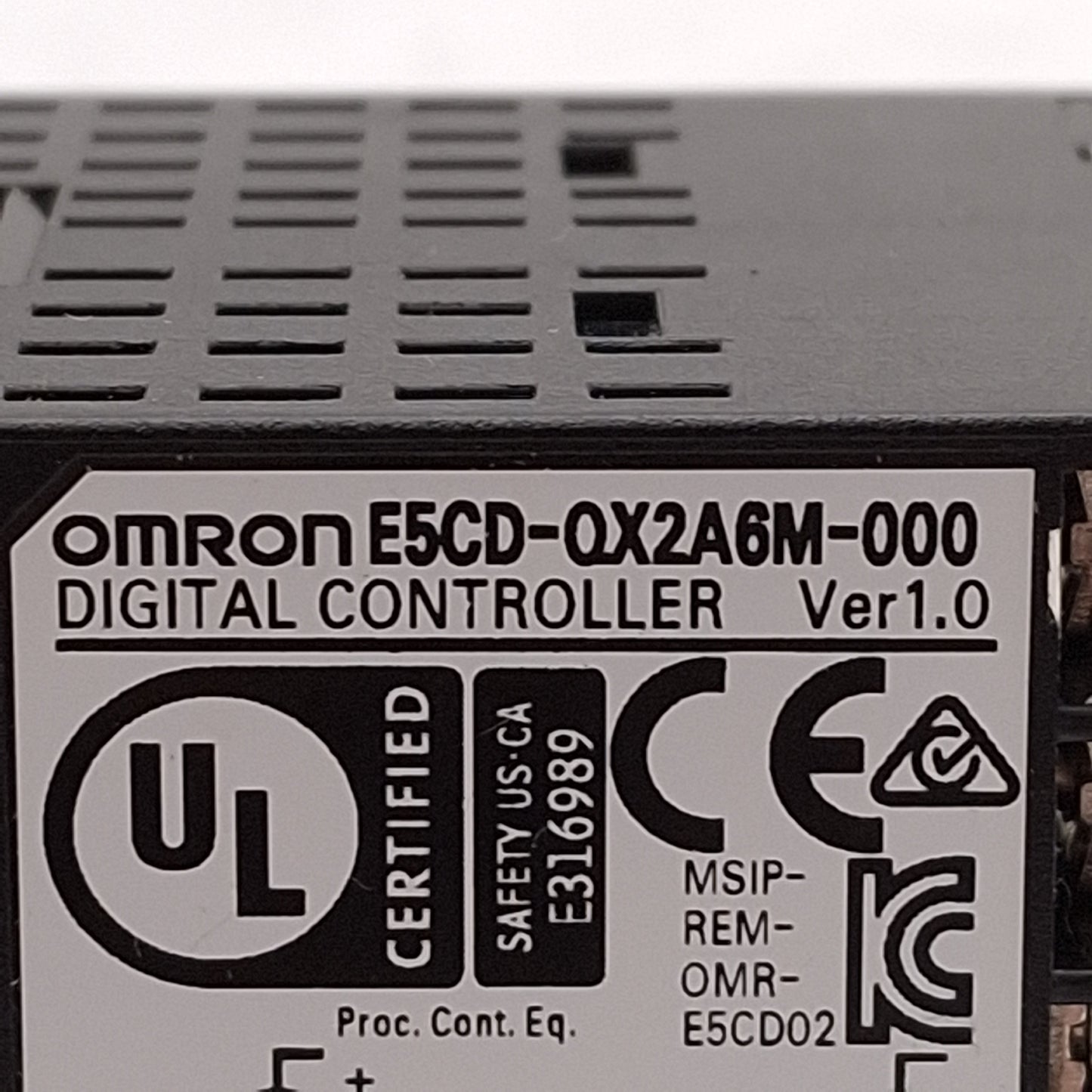 Used Omron E5CD-QX2A6M-000 Digital Temperature Controller, 100-240VAC, 1/16DIN