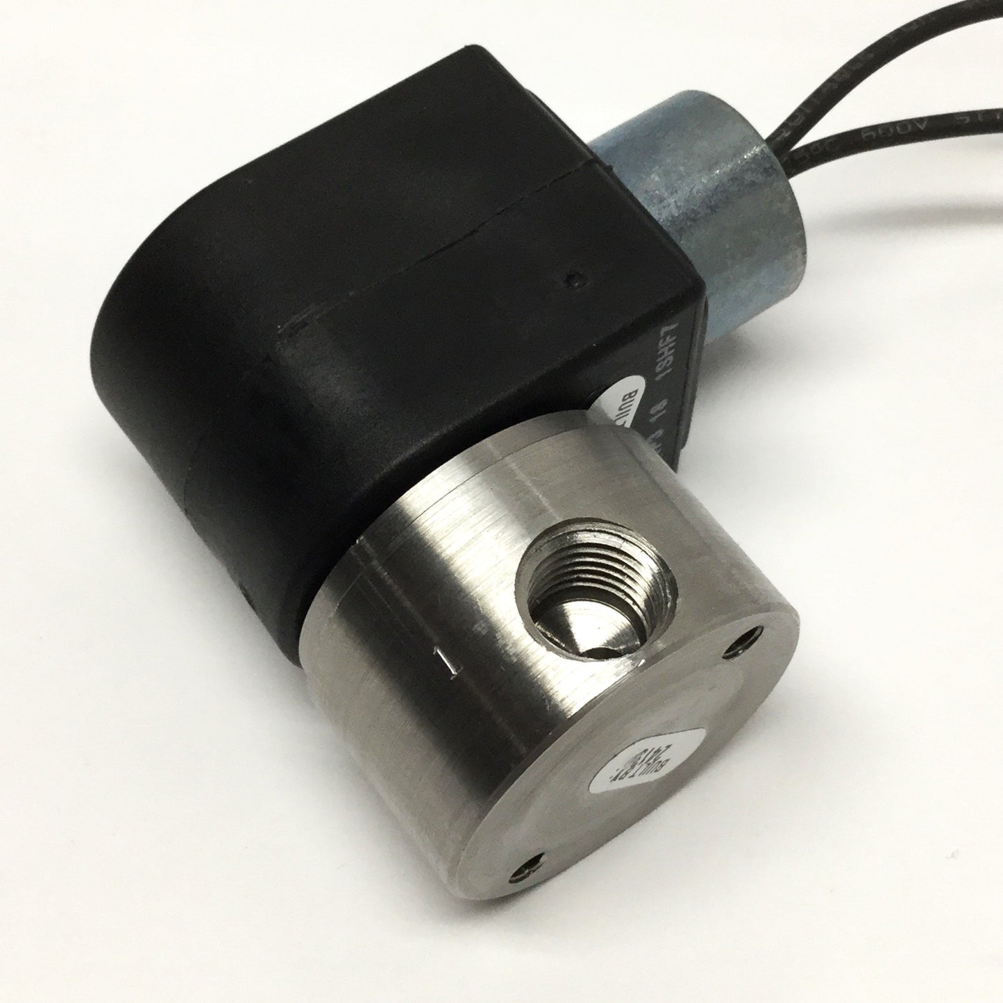 Used Parker 71215SN2QN00N0C111P3 Solenoid Valve, 2-Way NC, 1/4" NPT, 110/120VAC Coil