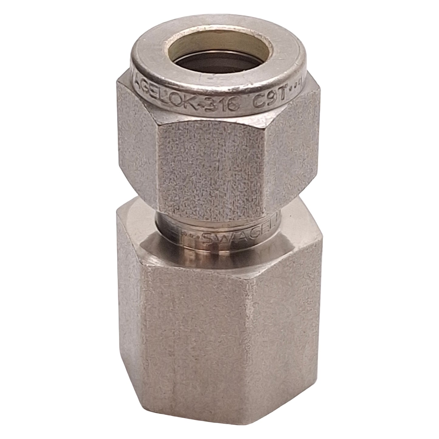 Used Lot of 4 Swagelok SS-600-7-4 Stainless Steel Tube Fitting, ø3/8in, 1/4NPT Female