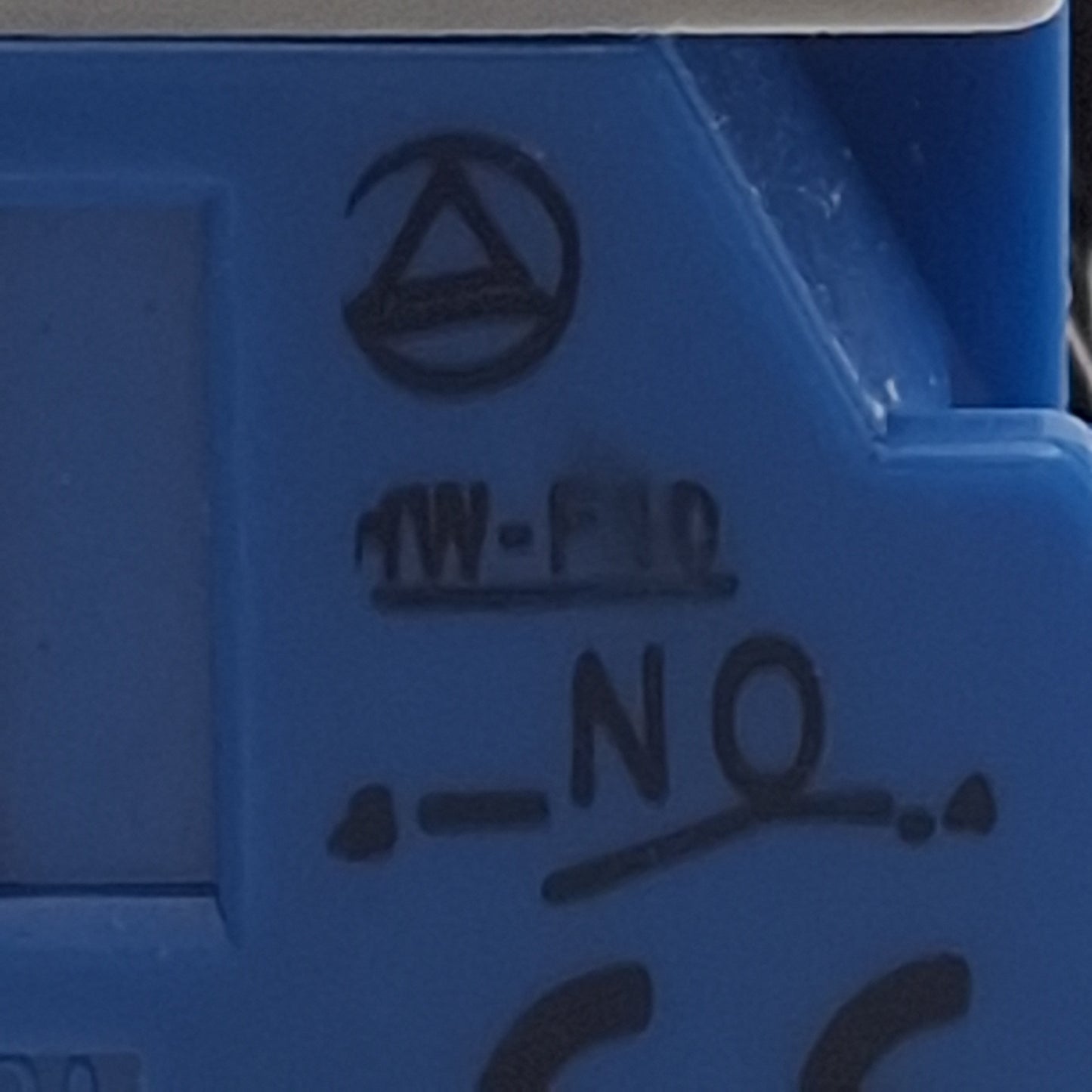 Used Idec ALW29910D-S-24V Illuminated Blue Momentary Pushbutton, ø22mm, 1NO, HW-F10