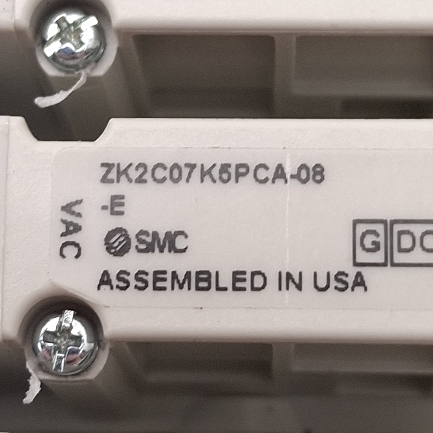 New – Open box SMC ZKM08F-B-CPY-E/1K88 Vacuum Ejector Manifold, 8-Station, 0 to -101kPa, DB25