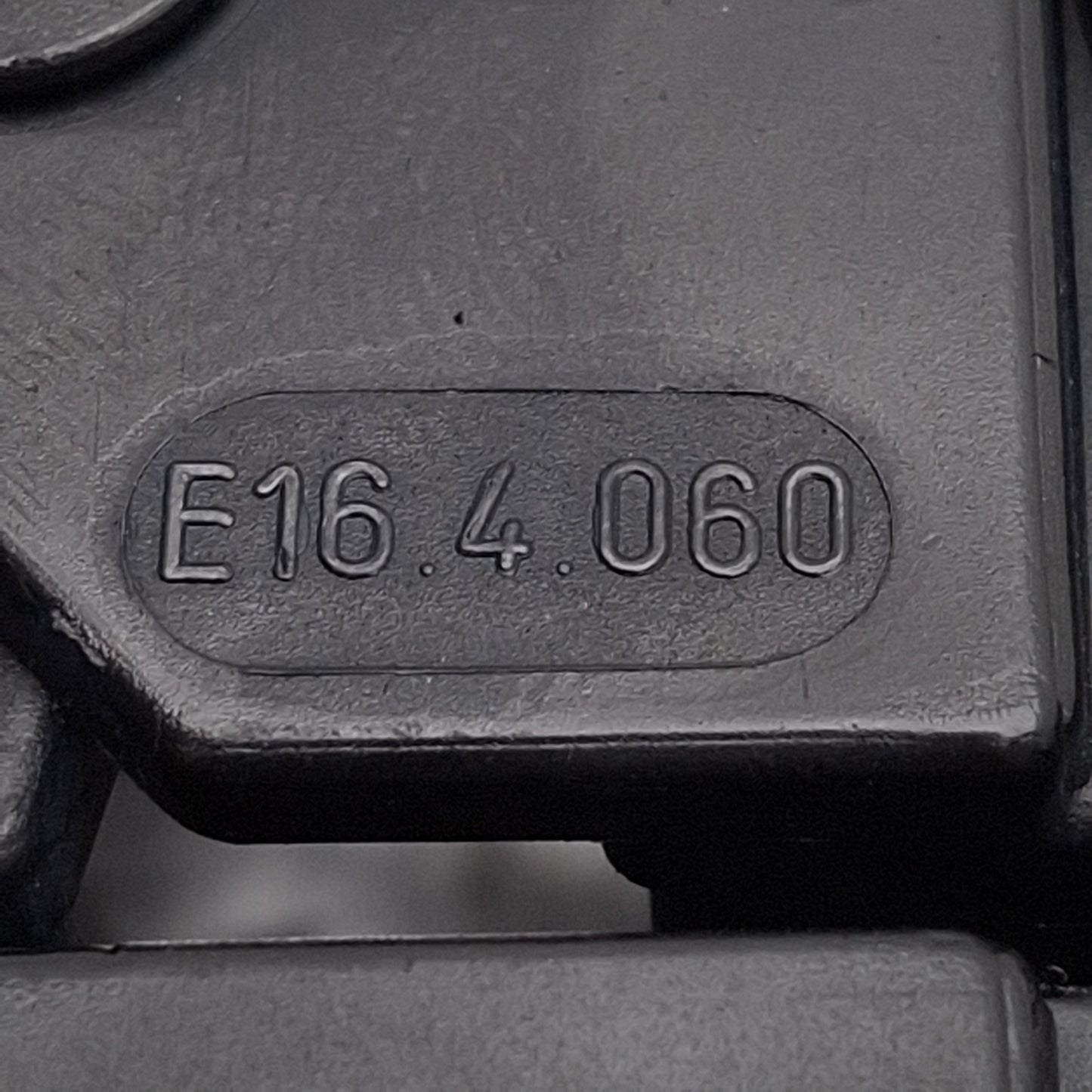 Used Igus E16.4.060 Energy Chain, 48x32mm Inner, ø60mm Bend, 25-Links + Ends, 34.25in