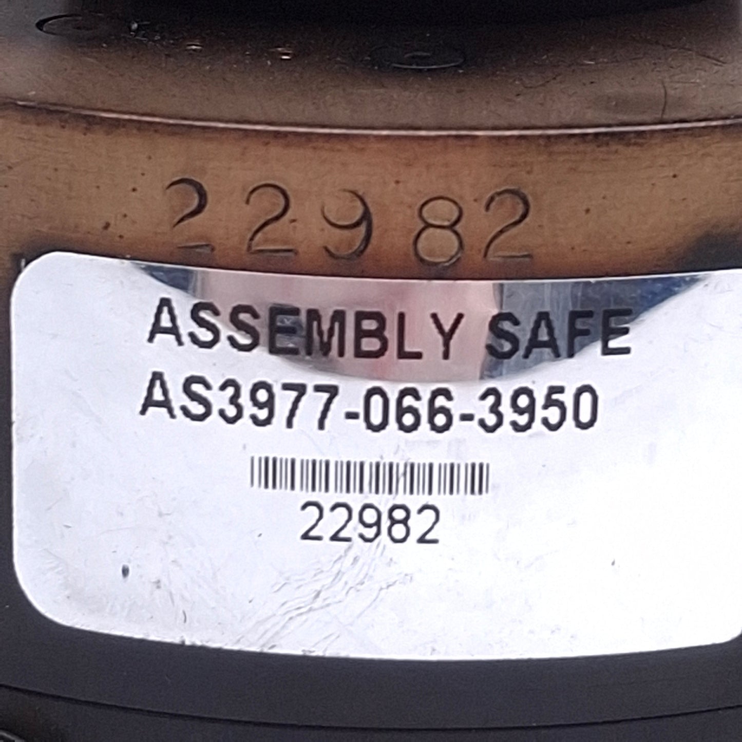 Used Destaco AS3977-066-3950 Safety Mount 19-626in-lbs Moment, 30-610lbf Force