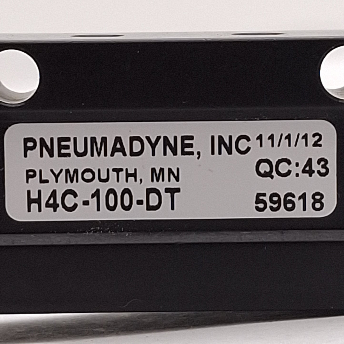 Used Pneumadyne H4C-100-DT Detented Toggled Valve, 4-Way 2-Position, 125psi, 10-32