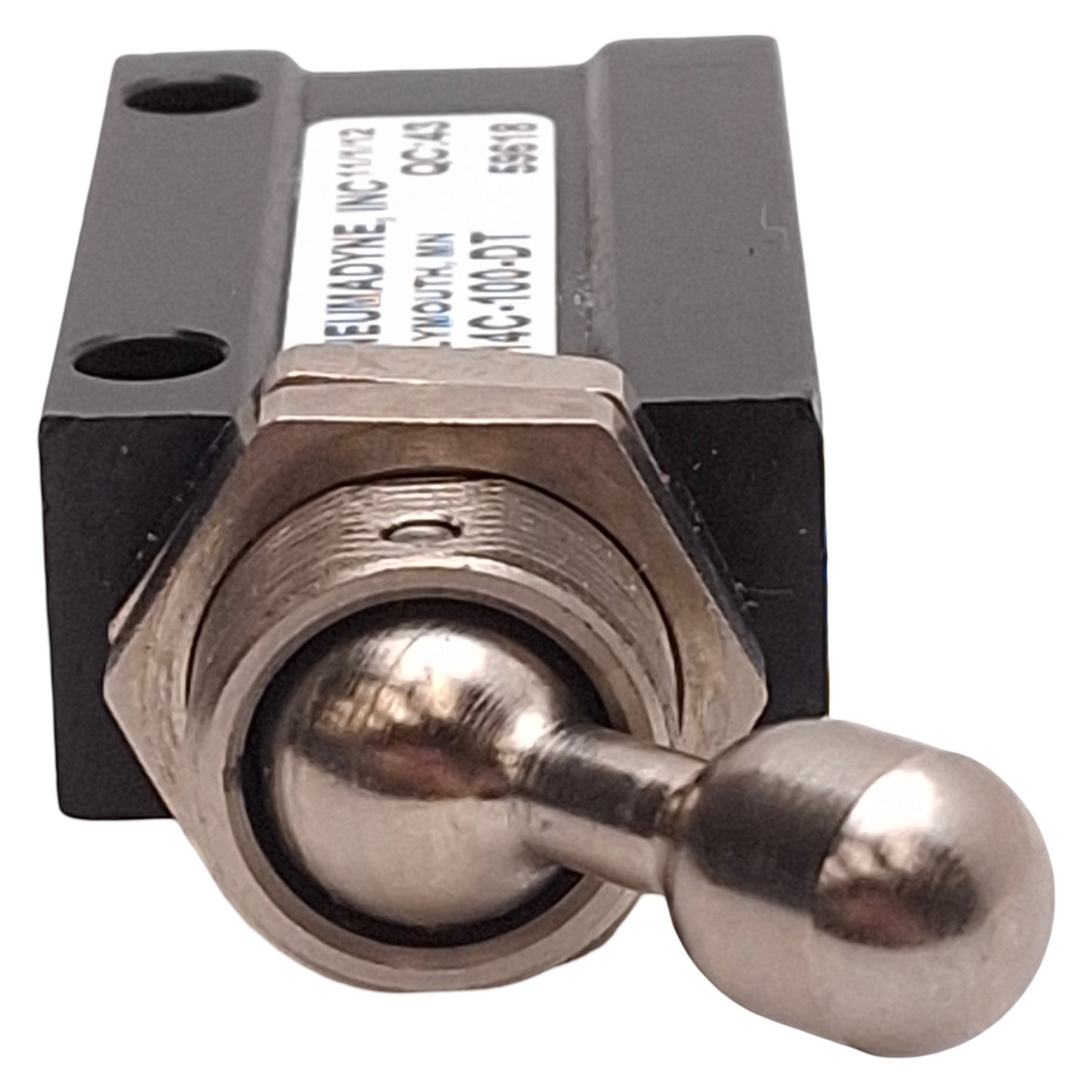 Used Pneumadyne H4C-100-DT Detented Toggled Valve, 4-Way 2-Position, 125psi, 10-32