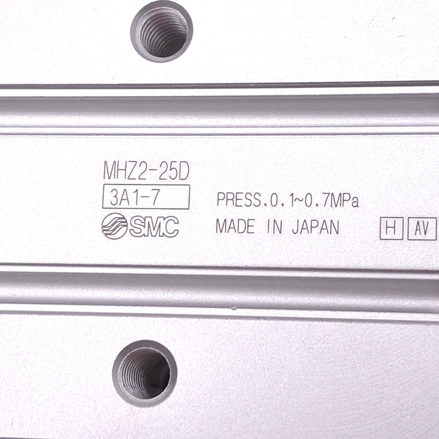 New SMC MHZ2-25D Parallel Air Gripper, 25mm Bore, 22mm Stroke, 104N Max, 0.1-0.7MPa