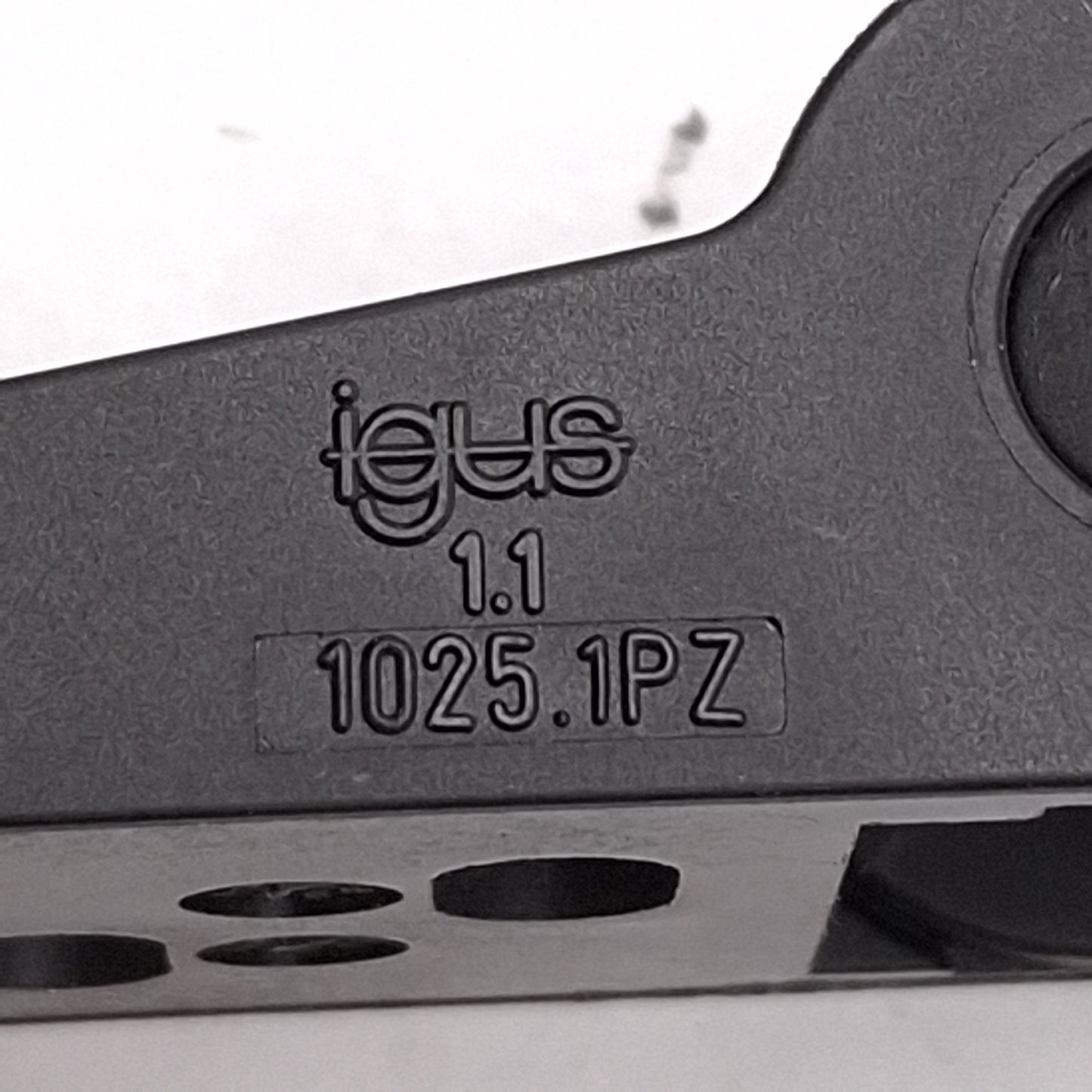 Used Igus 15i.025.048 Energy Chain 25x17mm Inner, ø48mm Bend, 24-Link + Ends, 33.25in