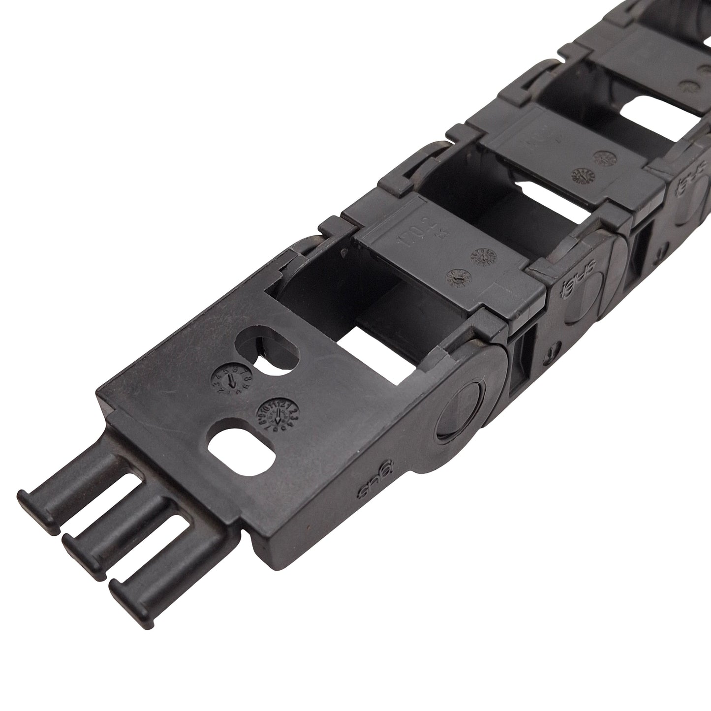 Used Igus 15i.025.048 Energy Chain 25x17mm Inner, ø48mm Bend, 24-Link + Ends, 33.25in