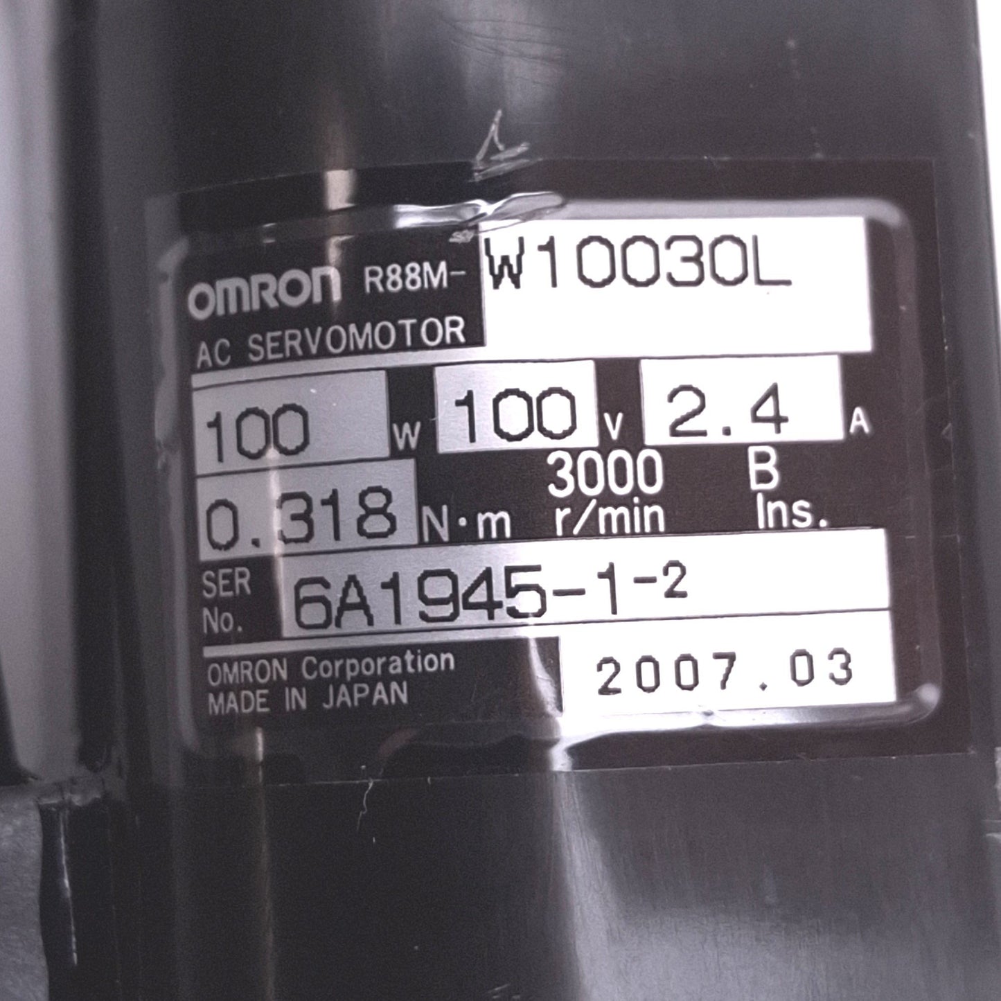Used Omron R88M-W10030L AC Servo Motor, 100W 100VAC 2.4A, 3000RPM, 0.318Nm, 40x40mm