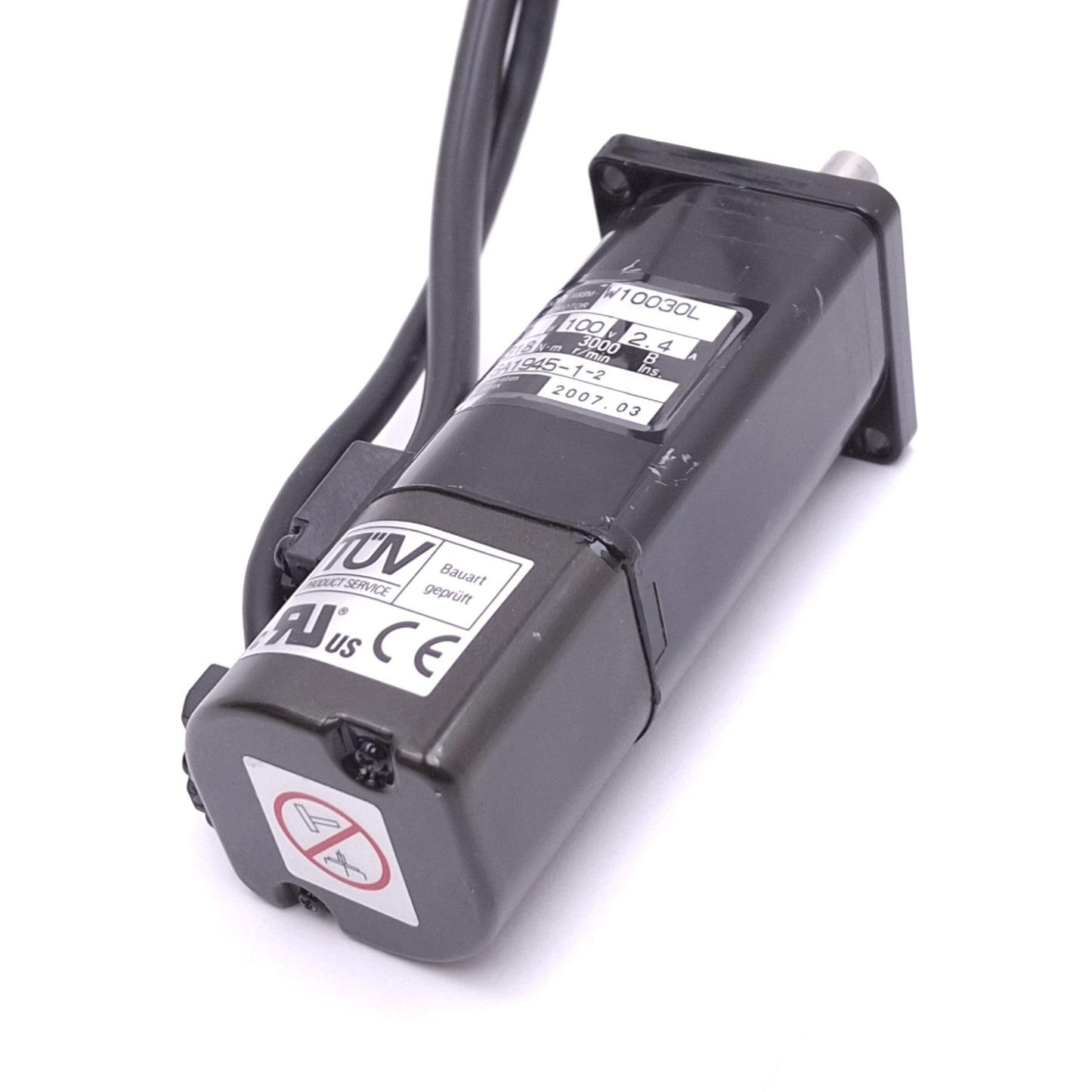Used Omron R88M-W10030L AC Servo Motor, 100W 100VAC 2.4A, 3000RPM, 0.318Nm, 40x40mm