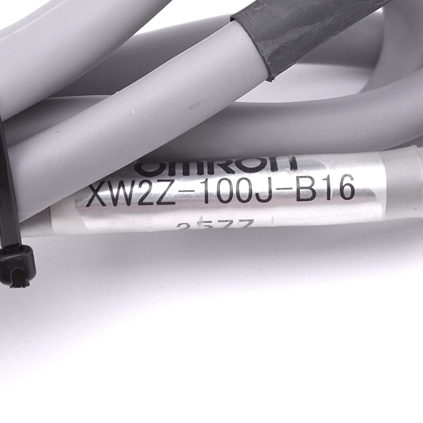 Used Omron XW2Z-100J-B16 Servo Communication Cable for R88D/CS1 Series, 1m, 20-Wire