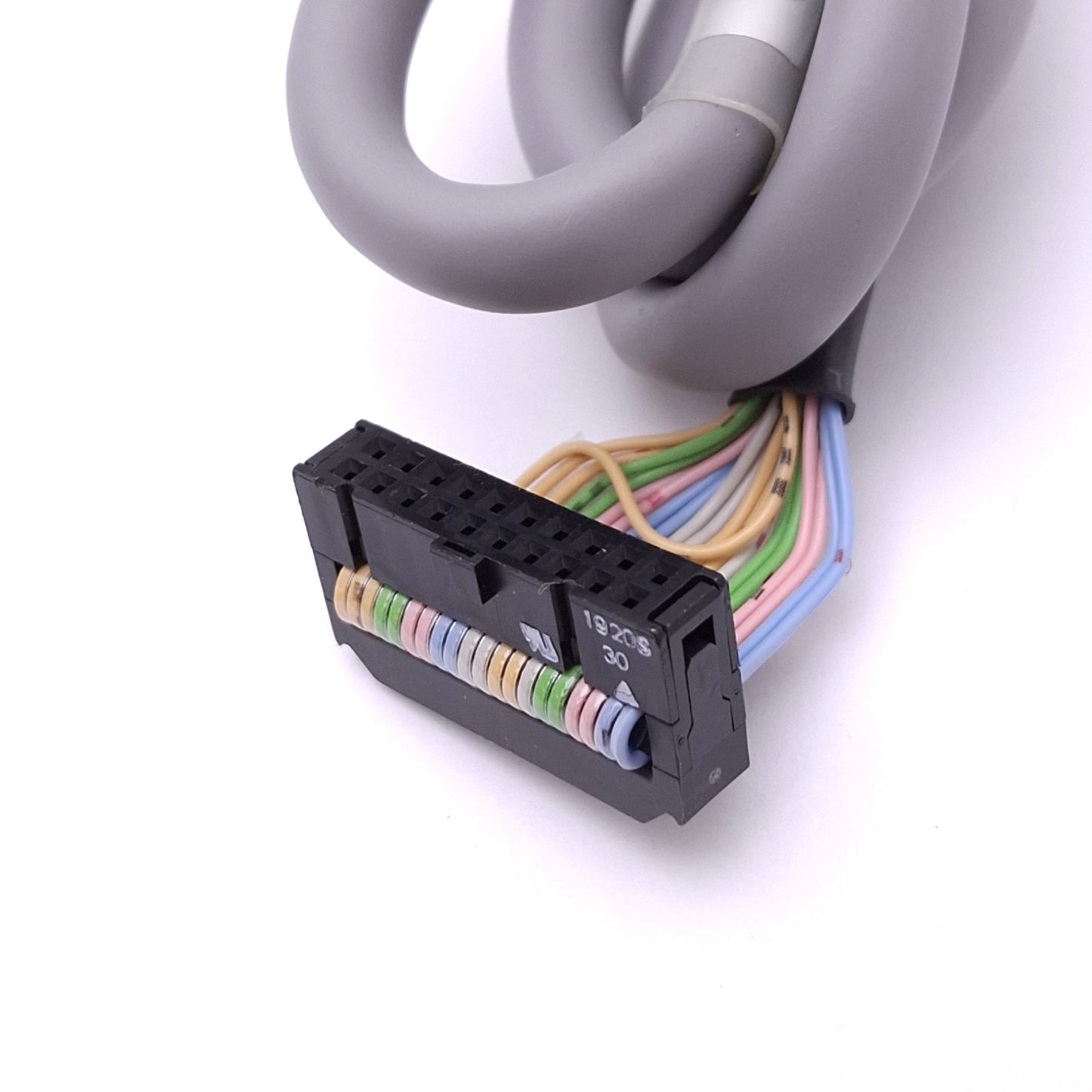 Used Omron XW2Z-100J-B34 Servo Communication Cable for R88D/CS1 Series, 1m, 20-Wire