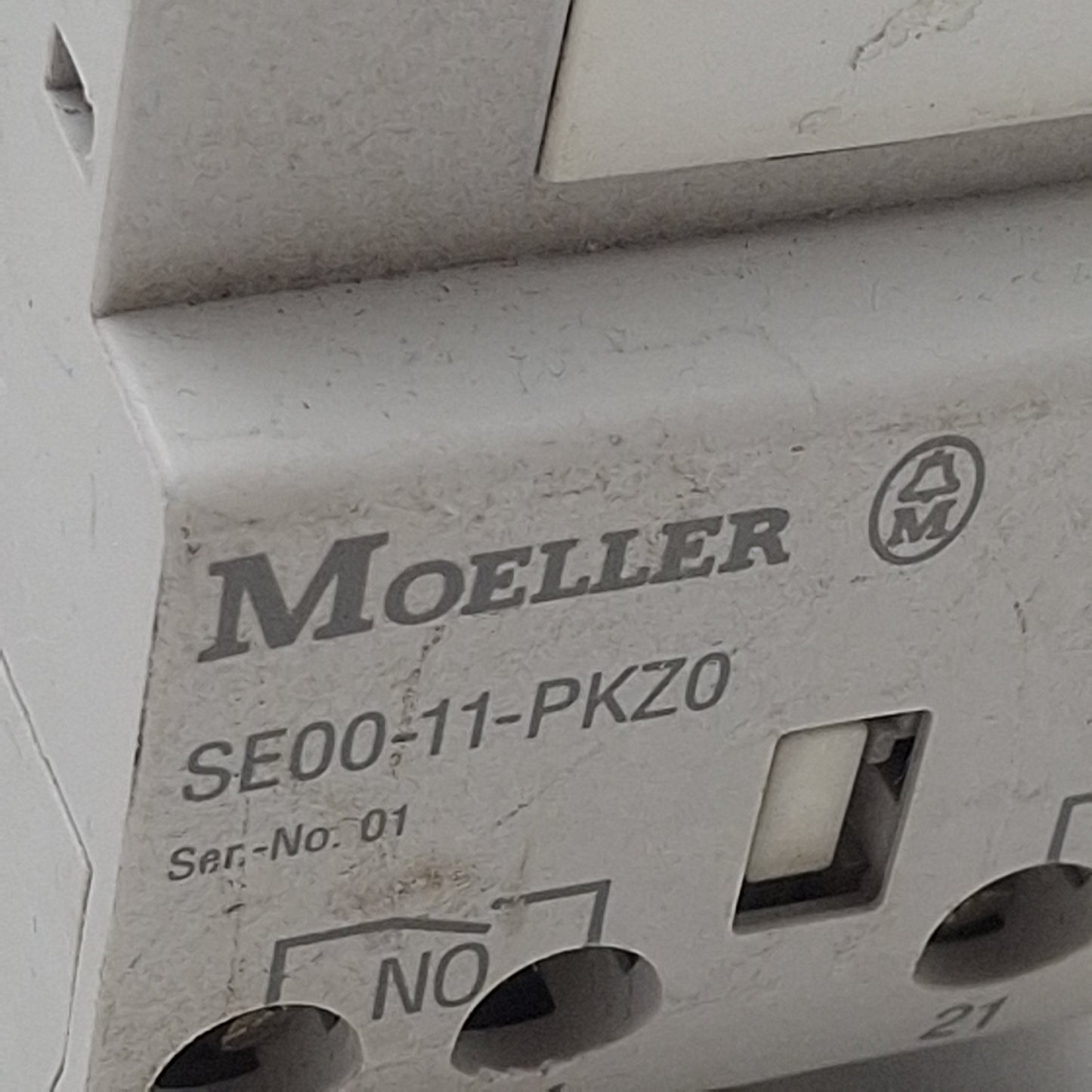 Used Moeller SE00-11-PKZ0 Contactor, 3-Pole 1NC 1NO, 11A 600VAC, 24VDC Coil