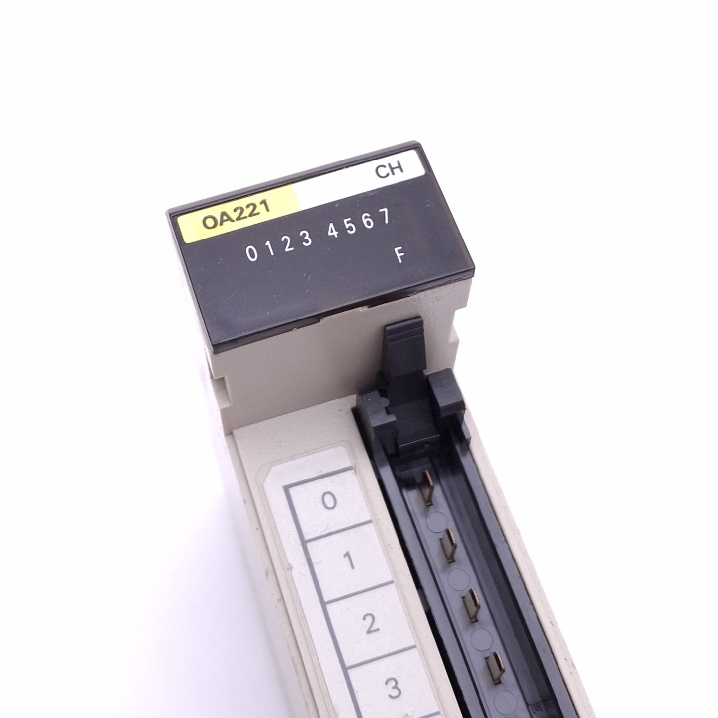 Used Omron C200H-OA221 Output Unit for SYSMAC PLC, 8-Point, 100-240VAC 4A Max Out
