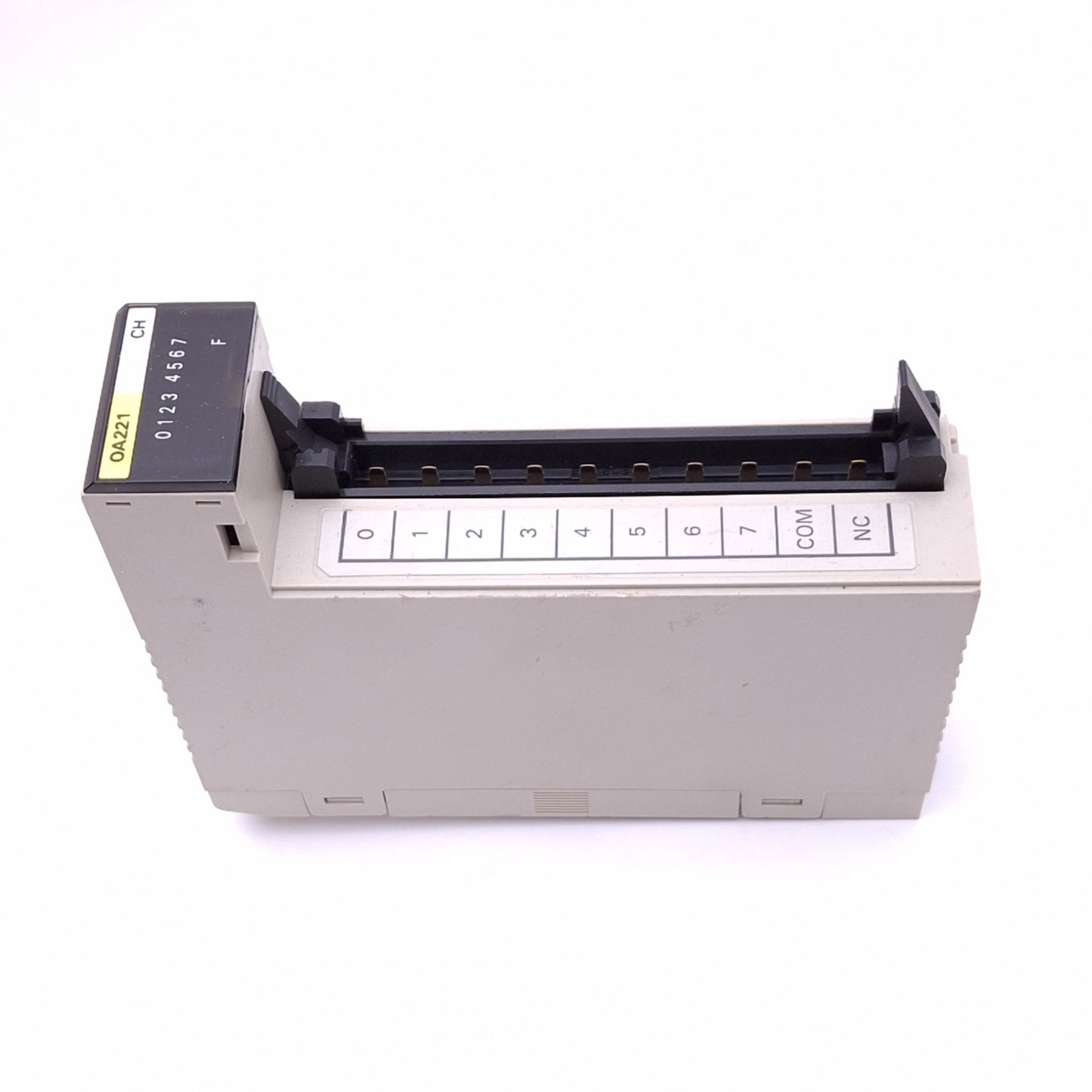 Used Omron C200H-OA221 Output Unit for SYSMAC PLC, 8-Point, 100-240VAC 4A Max Out