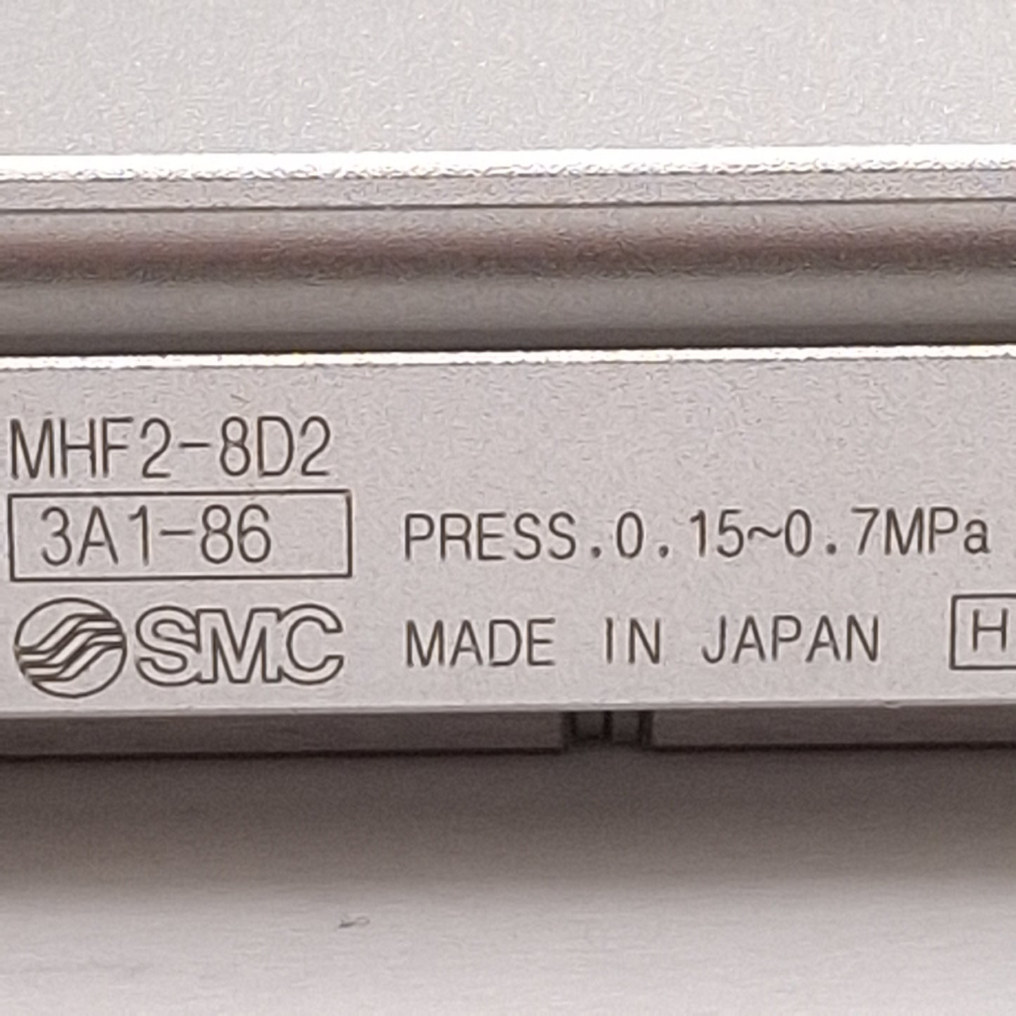 New SMC MHF2-8D2 Low Profile Pneumatic Gripper ø8mm Bore, 32mm Stroke, 0.7MPa M3x0.5