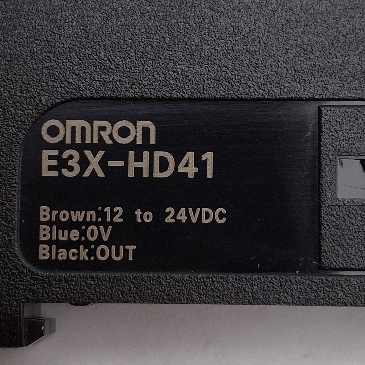 New Omron E3X-HD41 2M Fiber Optic Sensor Amplifier, PNP, Red 625nm, 12-24VDC, 2m