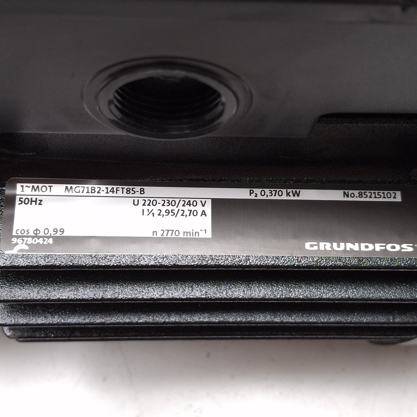 New Grundfos CRN1-2 A-CX-G-E-HQQE Vertical Centrifugal Pump, 0.37kW, 230/240VAC 50Hz
