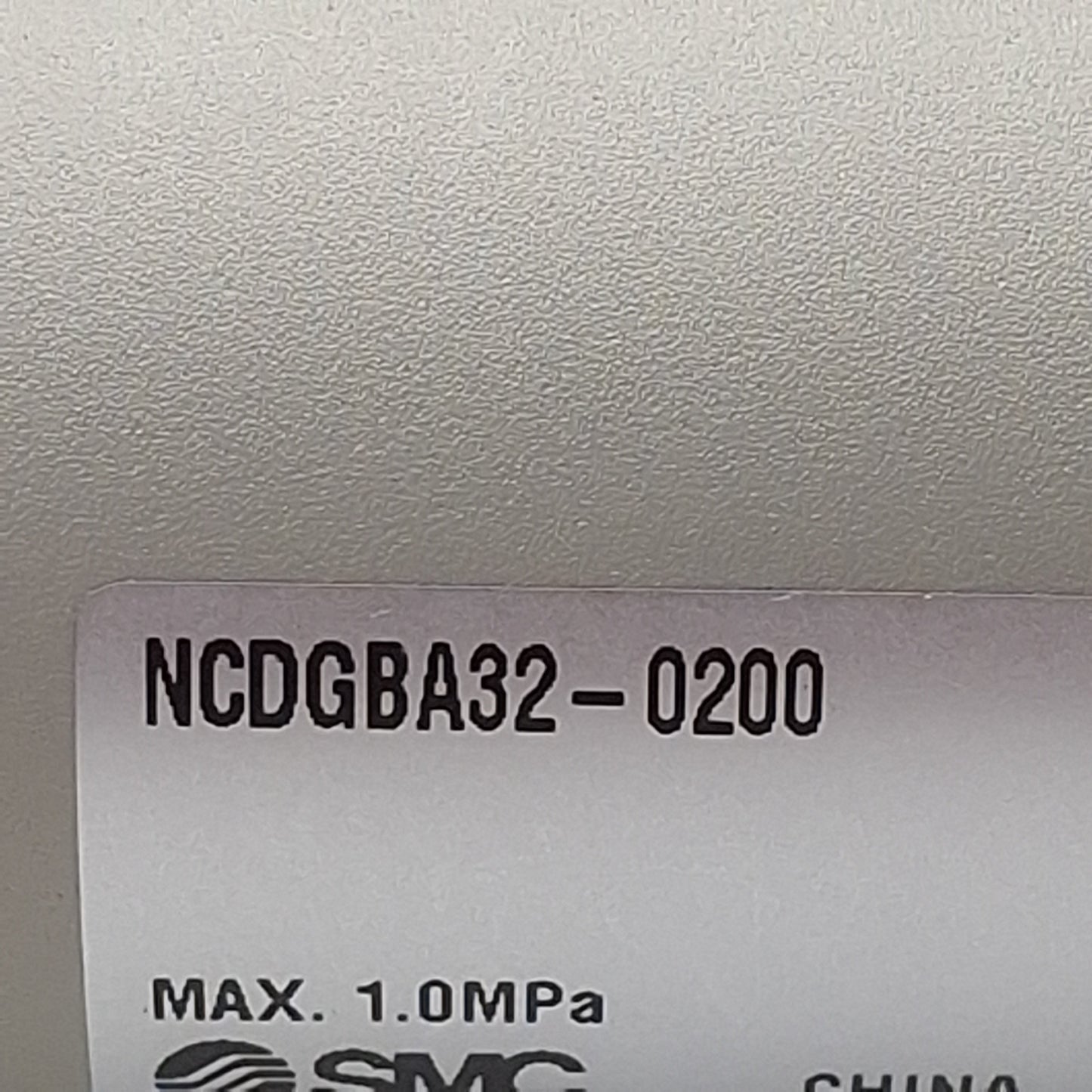 New SMC NCDGBA32-0200 Pneumatic Cylinder, ø1-1/4in Bore, 2in Stroke, 1/8in NPT, 1MPa