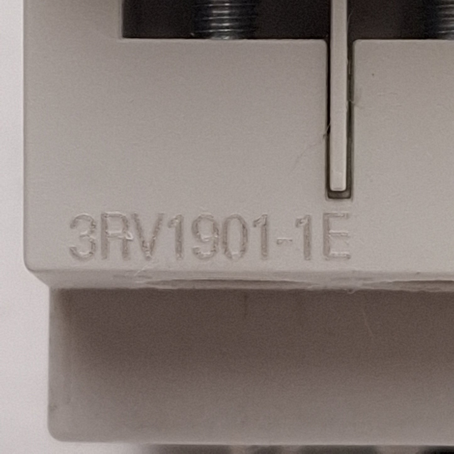Used Siemens 3RV1021-1FA10 Motor Circuit Breaker w/ Aux Switch 3.5-5A 5HP @ 3Ø 600VAC