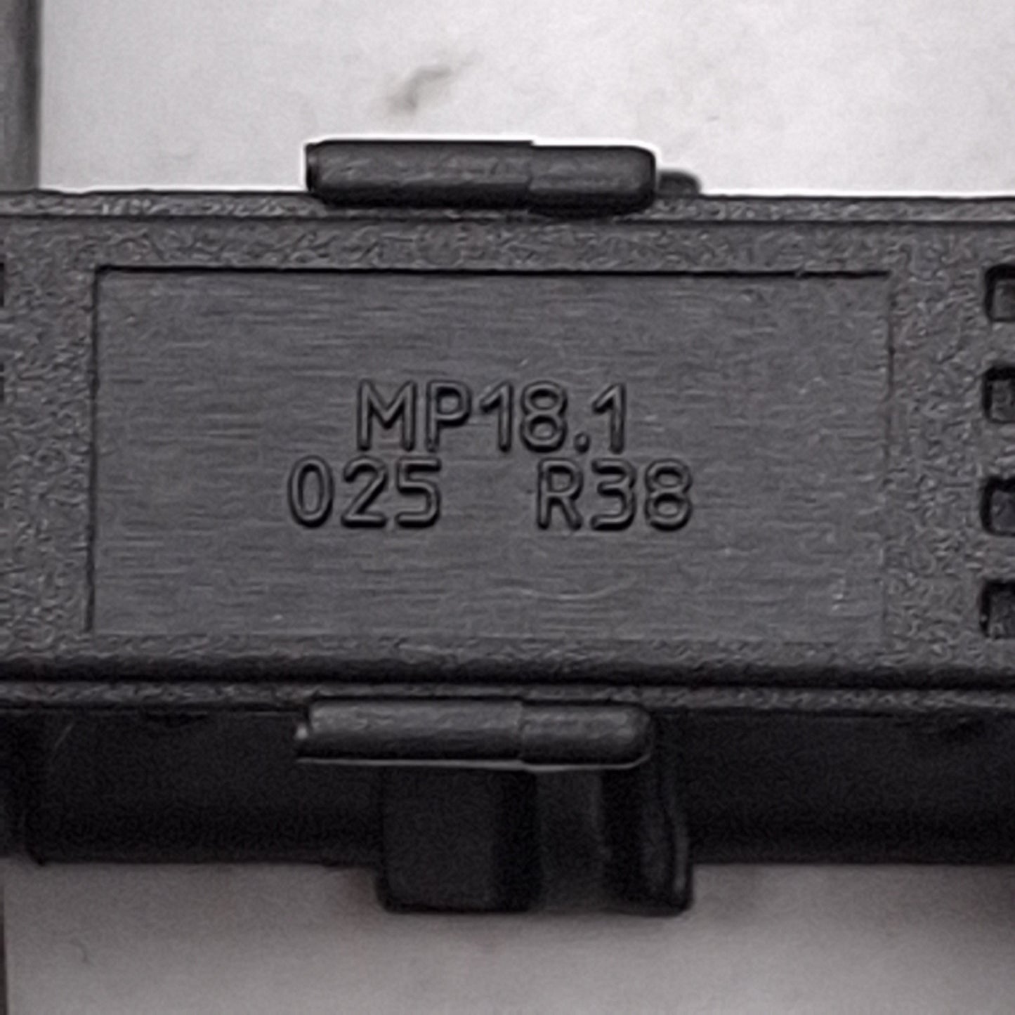 Used Murrplastik MP 18.1 025 R38 Energy Chain 18x25mm Inner ø38mm Bend 30-Link 43in