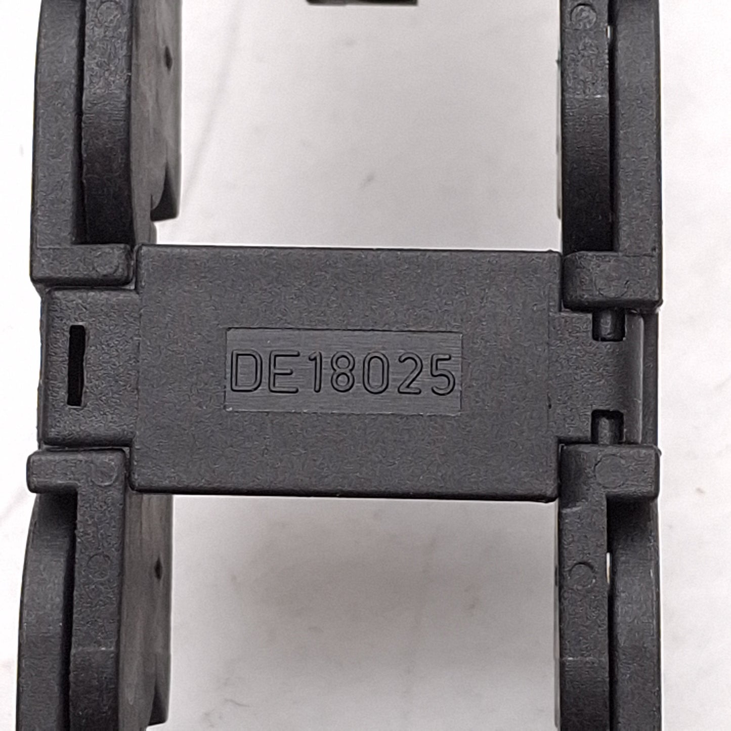Used Murrplastik MP 18.1 025 R38 Energy Chain 18x25mm Inner ø38mm Bend 30-Link 43in